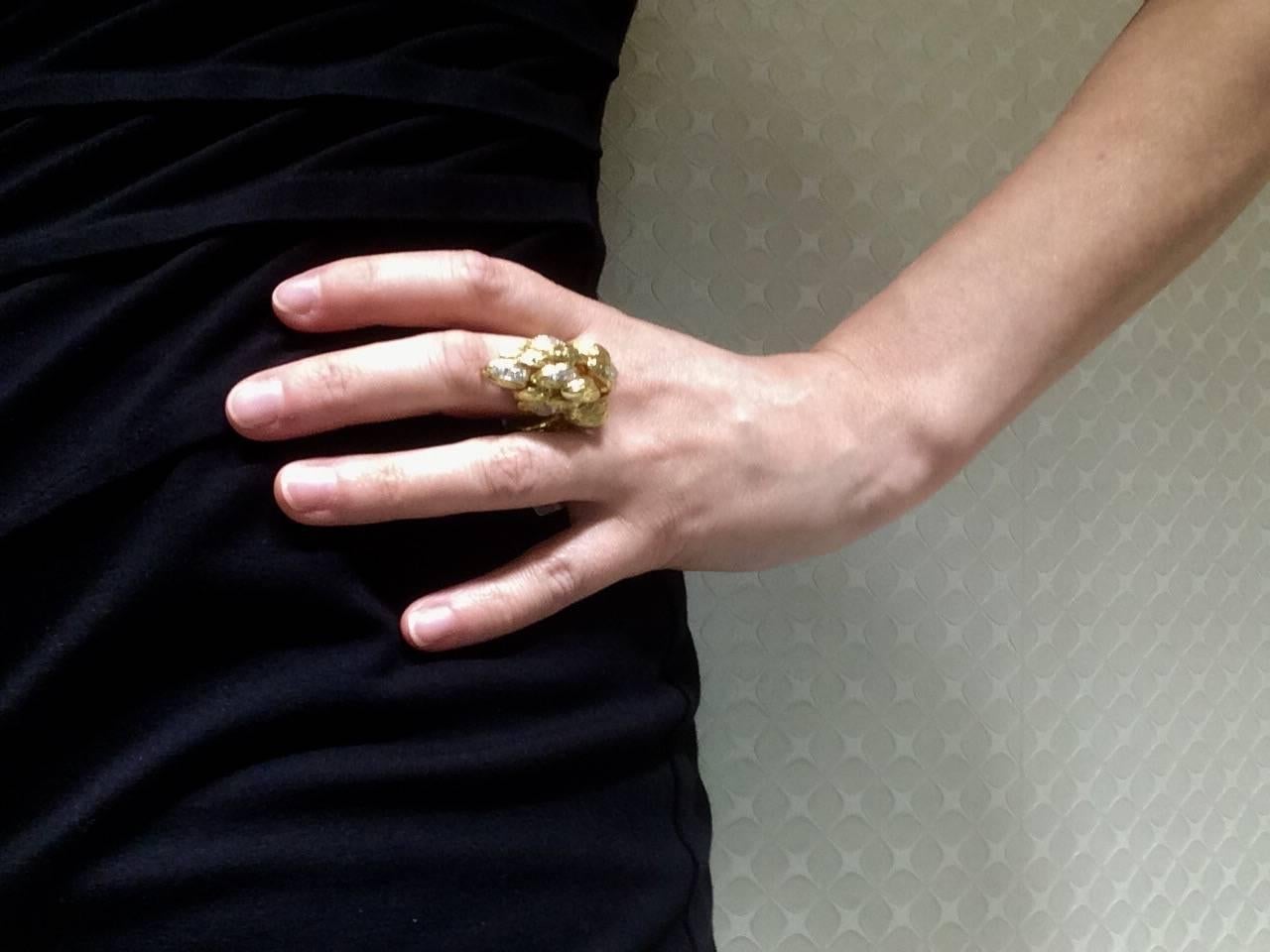 Diamond Gold Motif Ring In Excellent Condition For Sale In Ottawa, Ontario