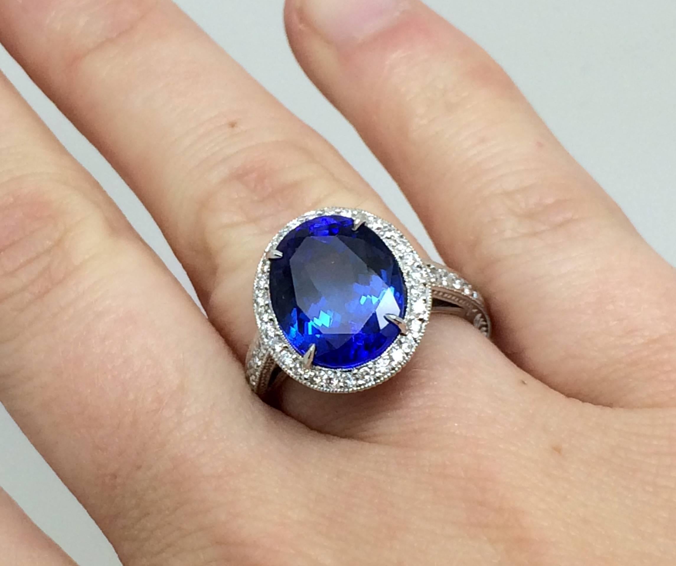 Fancy Oval Tanzanite Platinum Ring In New Condition For Sale In Ottawa, Ontario