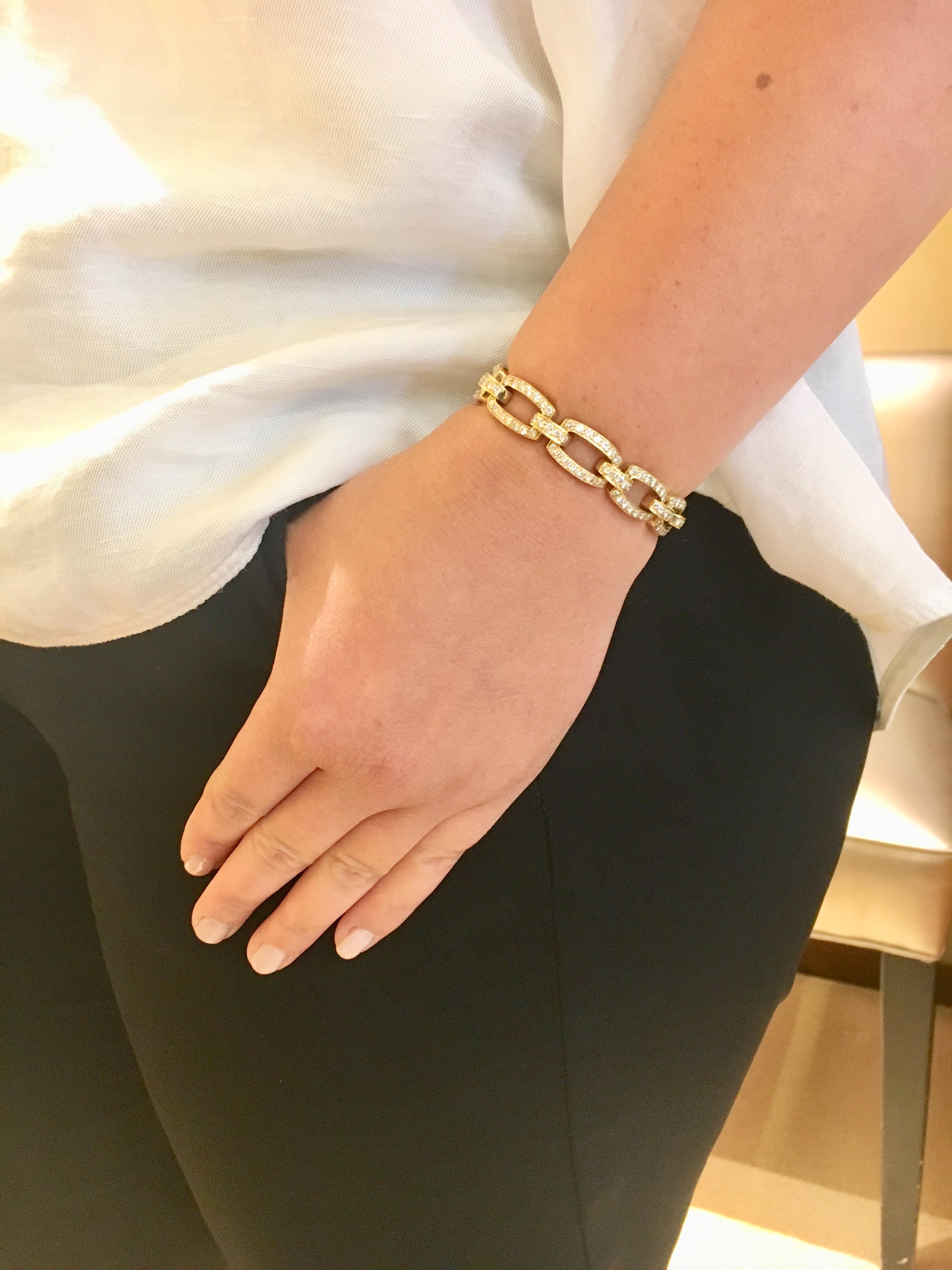 18K yellow gold link bracelet with approximately 5.13 carat of diamonds total weight.  Truly a gorgeous piece. There are 171 round brilliant diamonds VS-SI, GH-IJ. 
