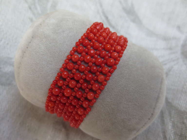 Coral Bracelet In Excellent Condition In Los Angeles, CA
