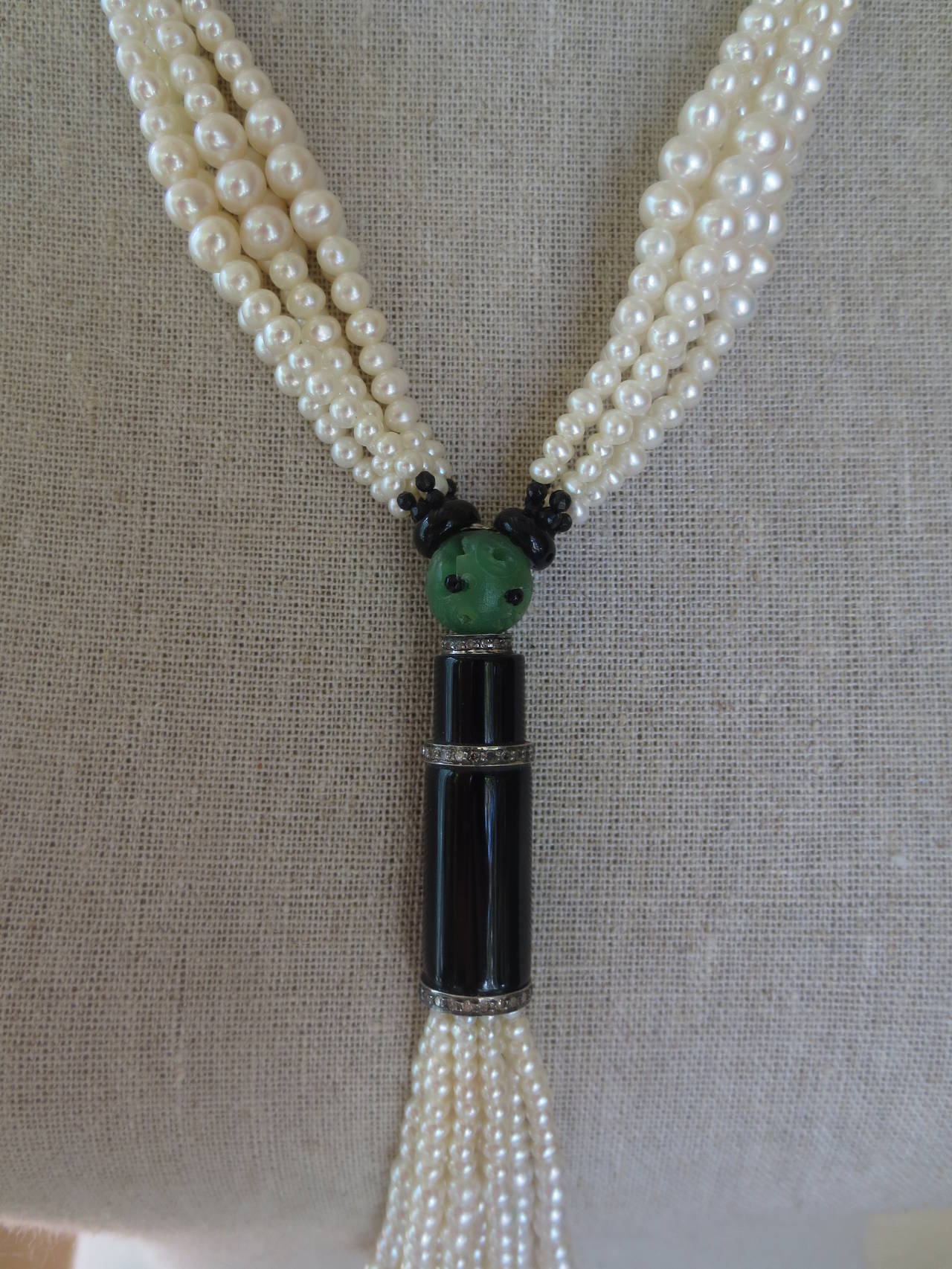 Pearl Onyx Bakelite Sautoir Necklace In New Condition In Los Angeles, CA