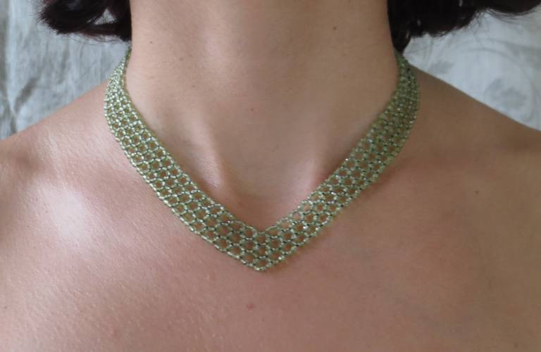 Woven faceted Peridot beaded Necklace. With gold clasp 2