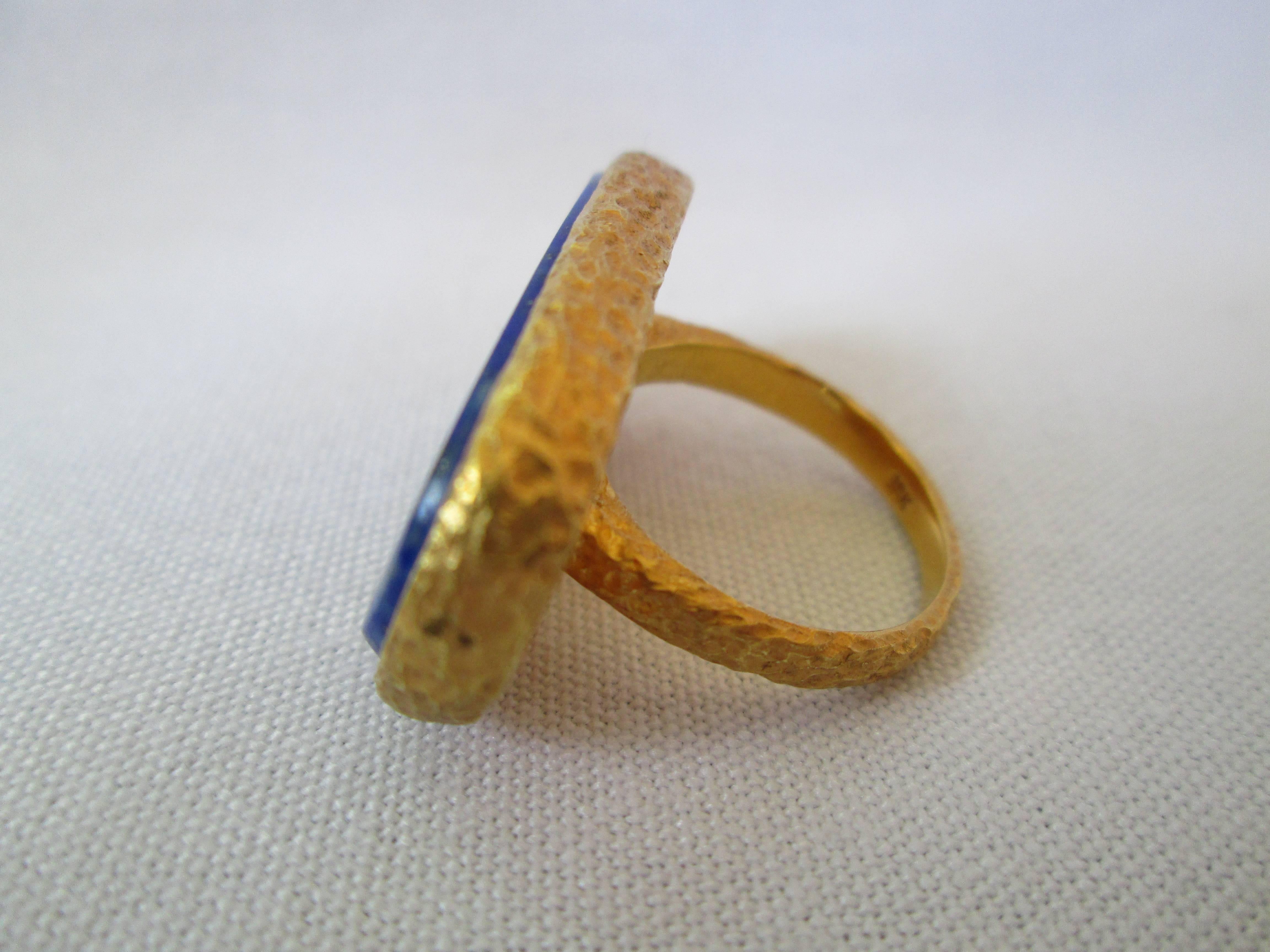 Large Oval Lapis Lazuli Stone In Hand Hammered Gold Ring By Marina J. 2016 In New Condition In Los Angeles, CA