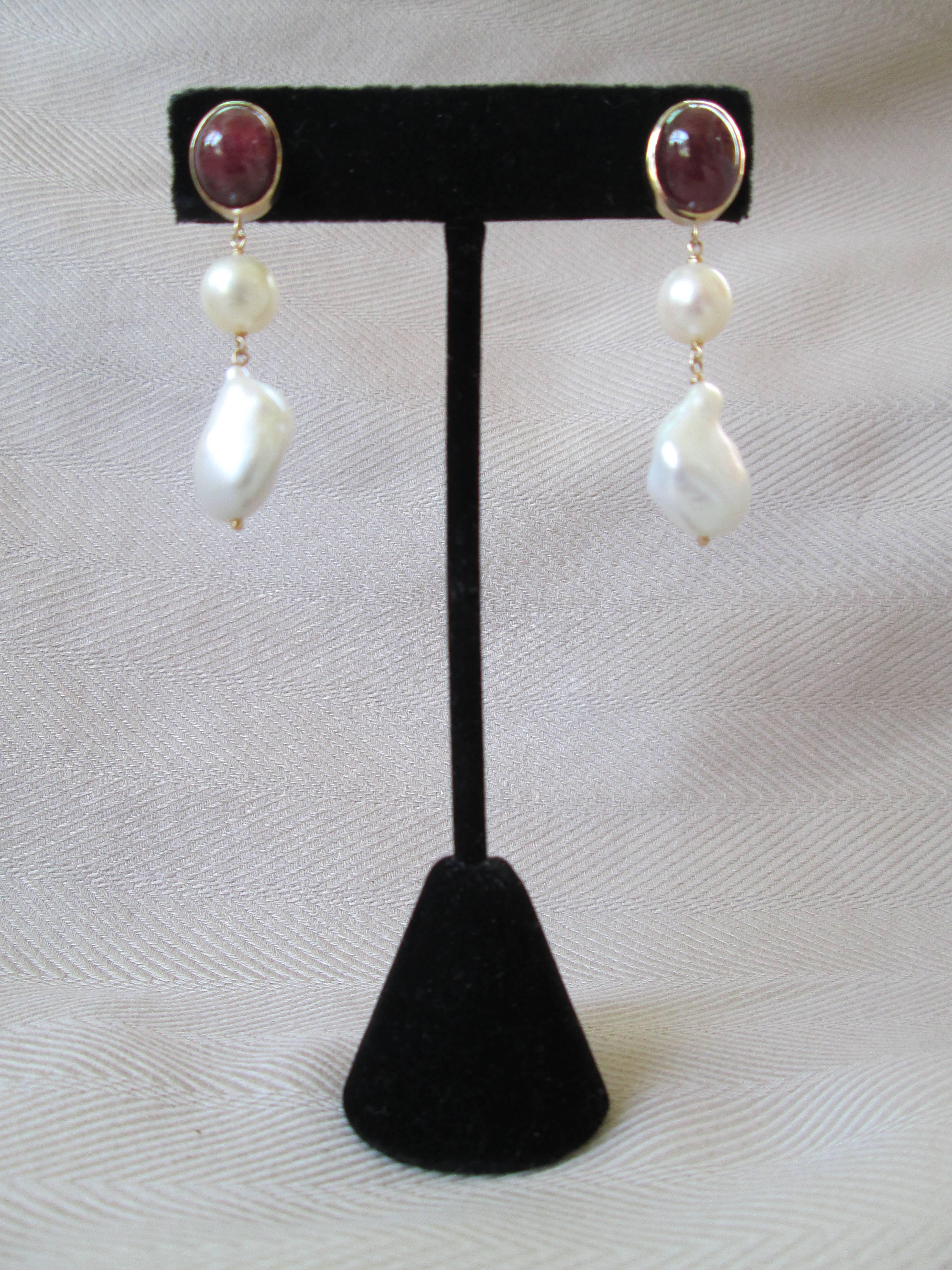 Ruby cabochon and Pearl dangle earrings In New Condition In Los Angeles, CA