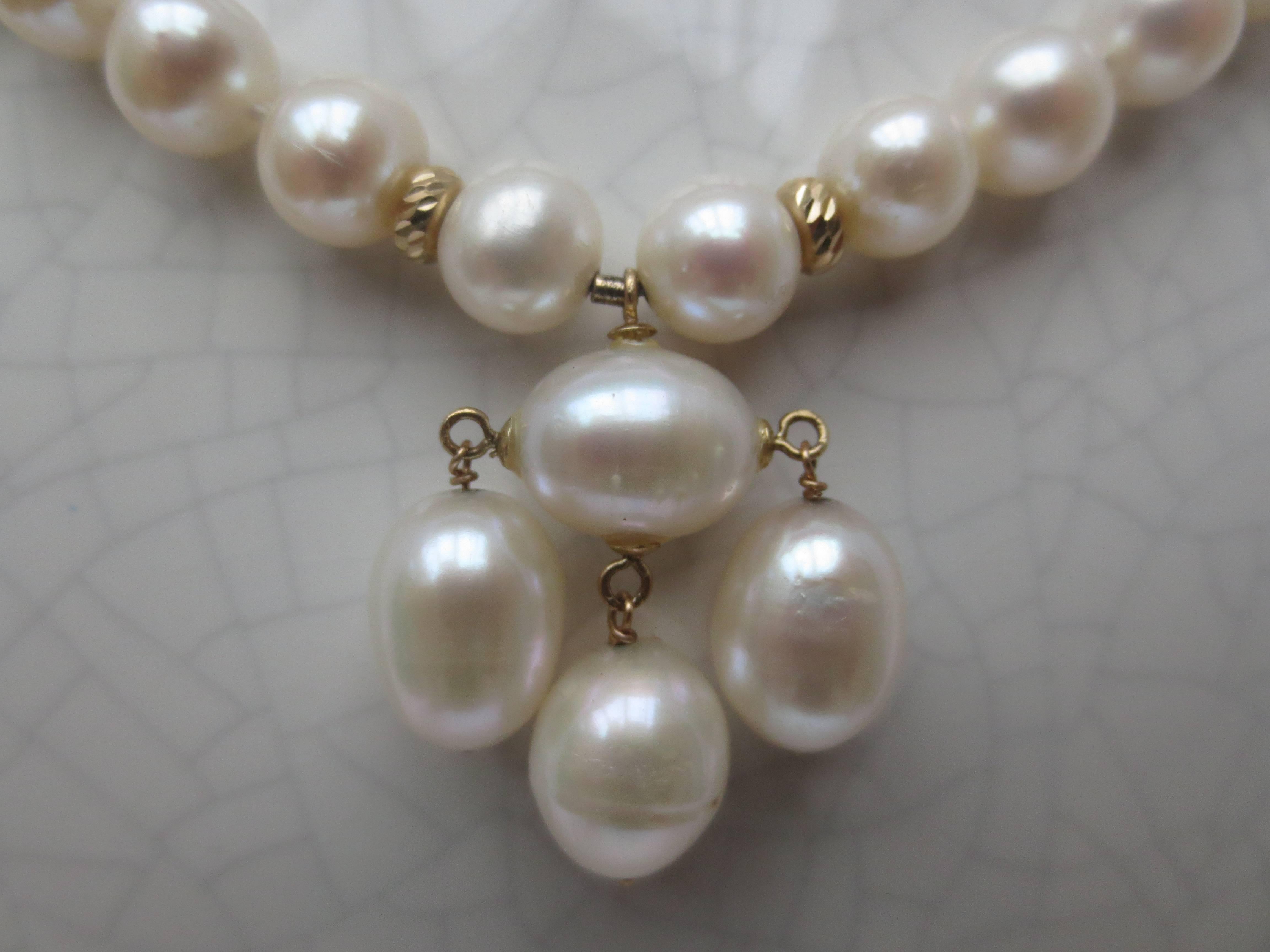 Artiste Marina J Collier de perles avec centre en perles baroques et fermoir en or 14 carats  en vente