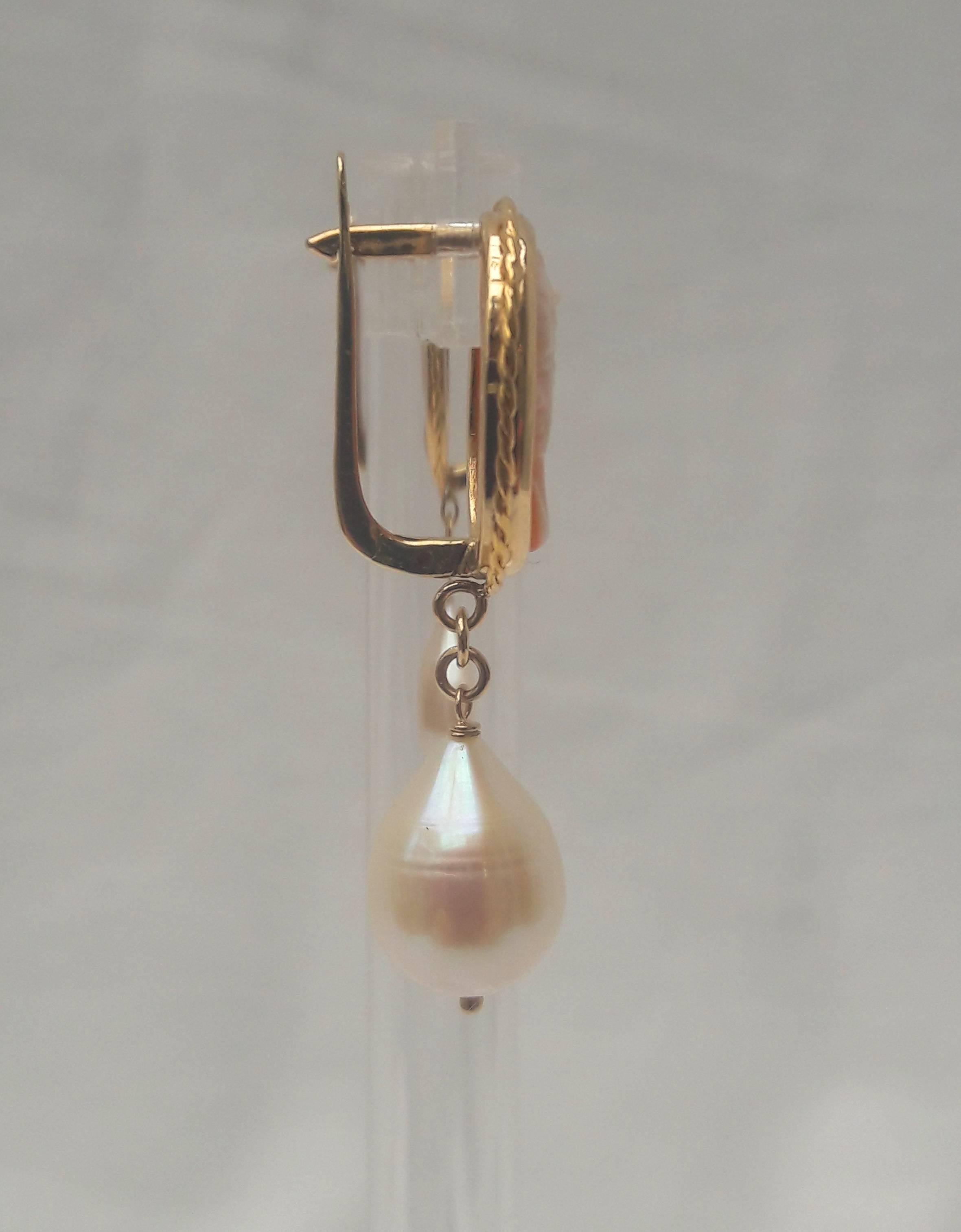 Marina J. Cameo Pearl Gold Earrings In New Condition In Los Angeles, CA