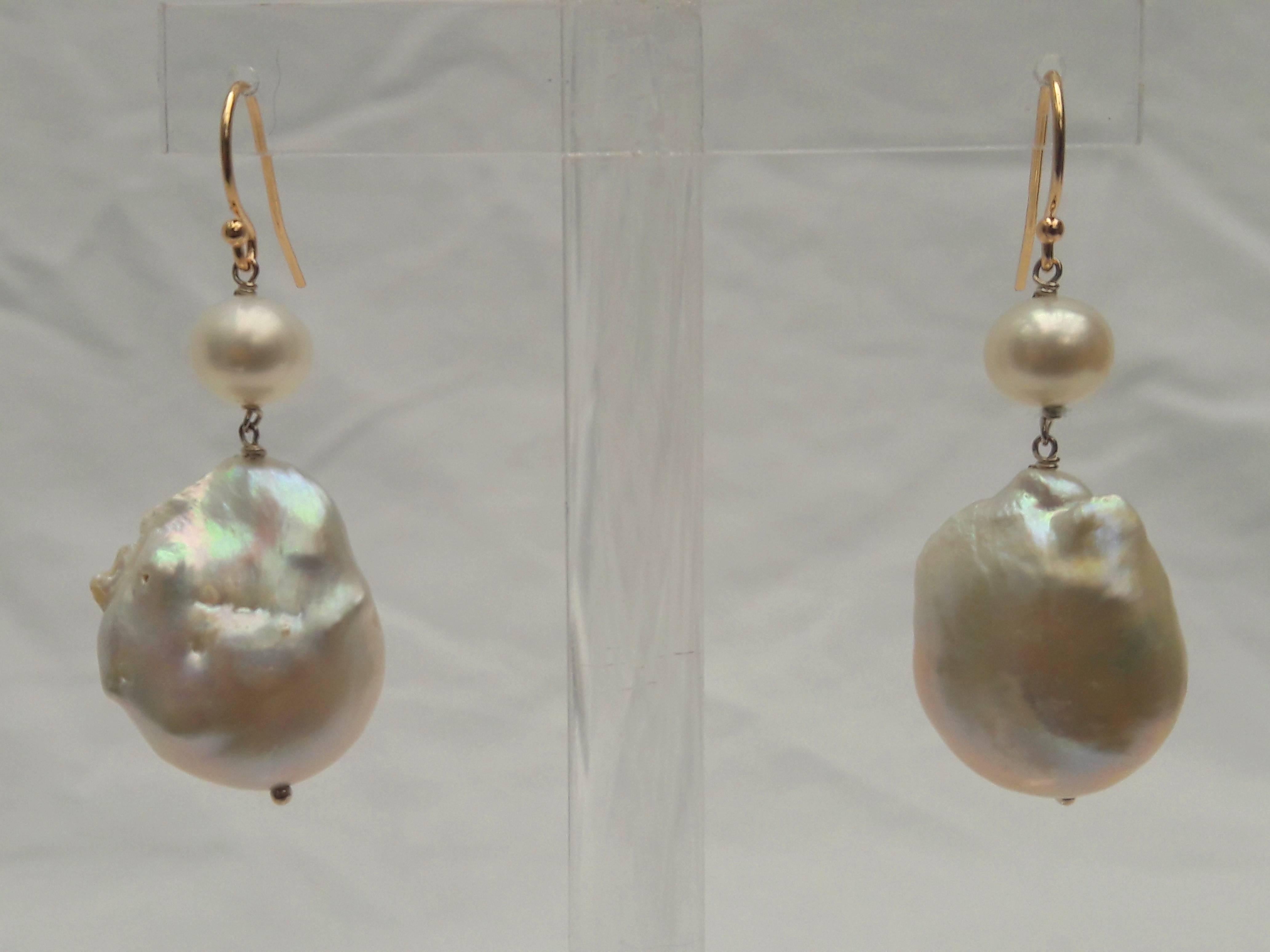 Marina J. Pearl, Gold Hook Earrings In New Condition In Los Angeles, CA