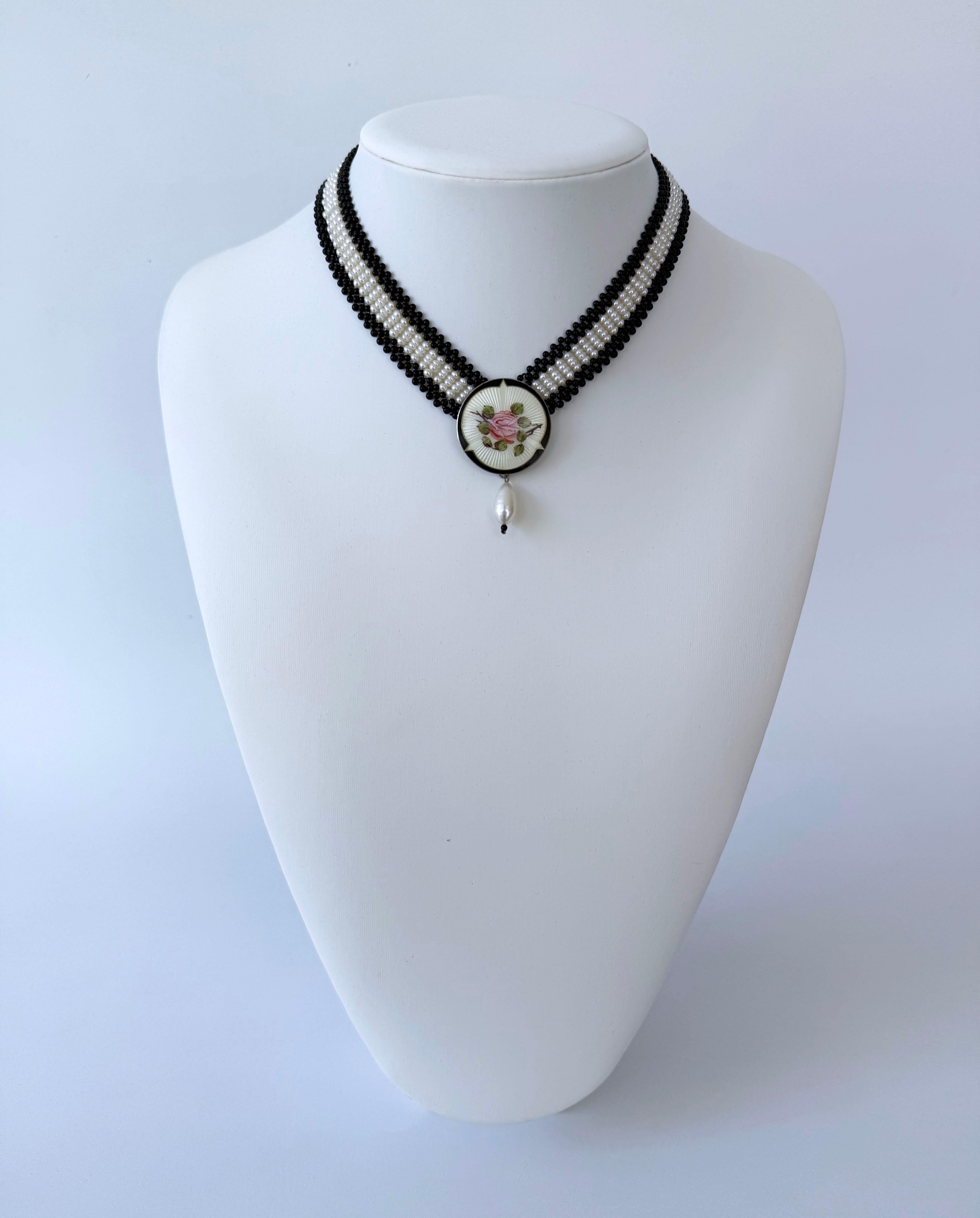 Donna Marina J. Collana in onice nero, perle e argento con centrotavola in smalto vintage in vendita