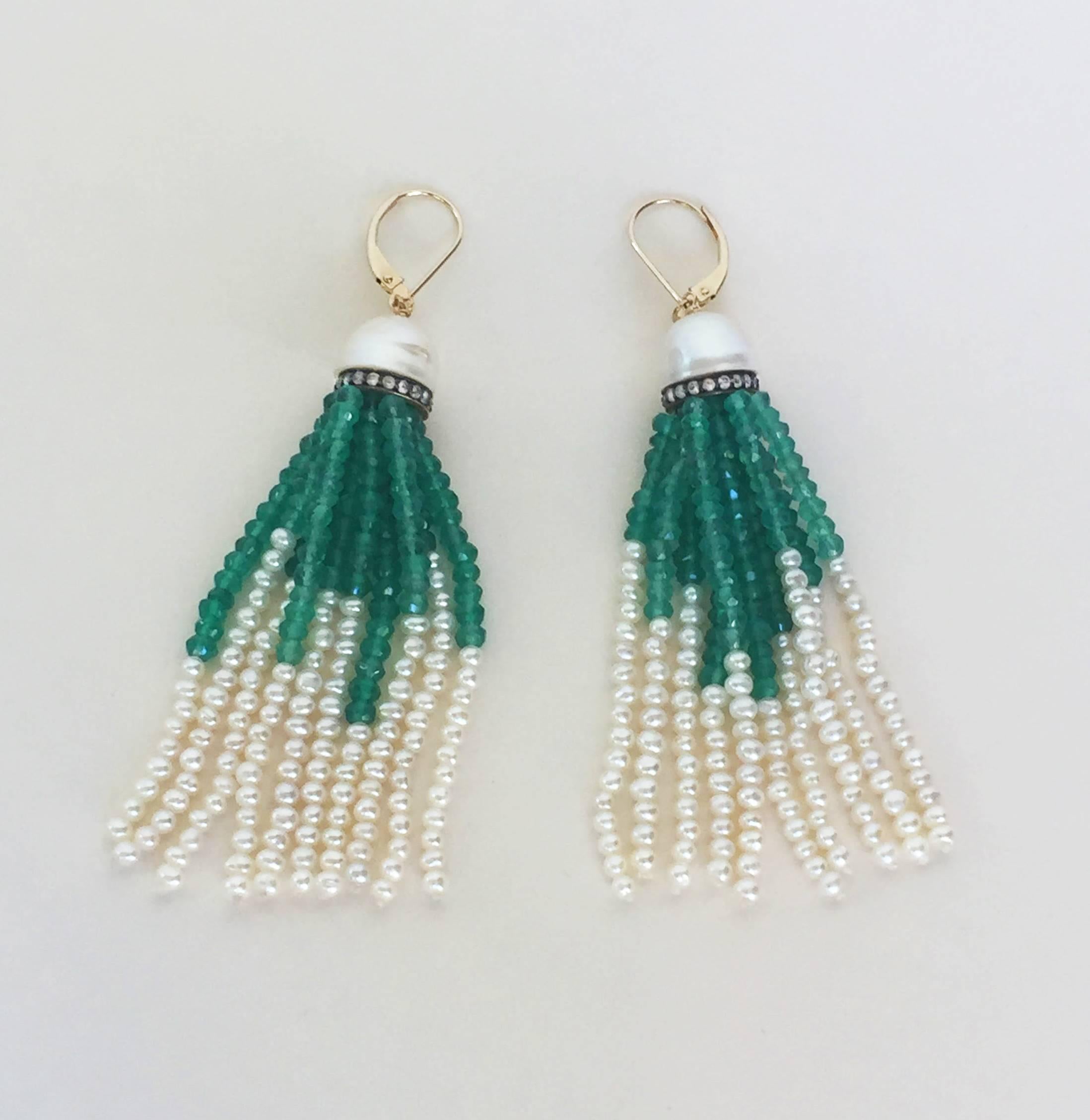 Perle Marina J  Boucles d'oreilles à pampilles en perles, diamants et onyx vert  en vente