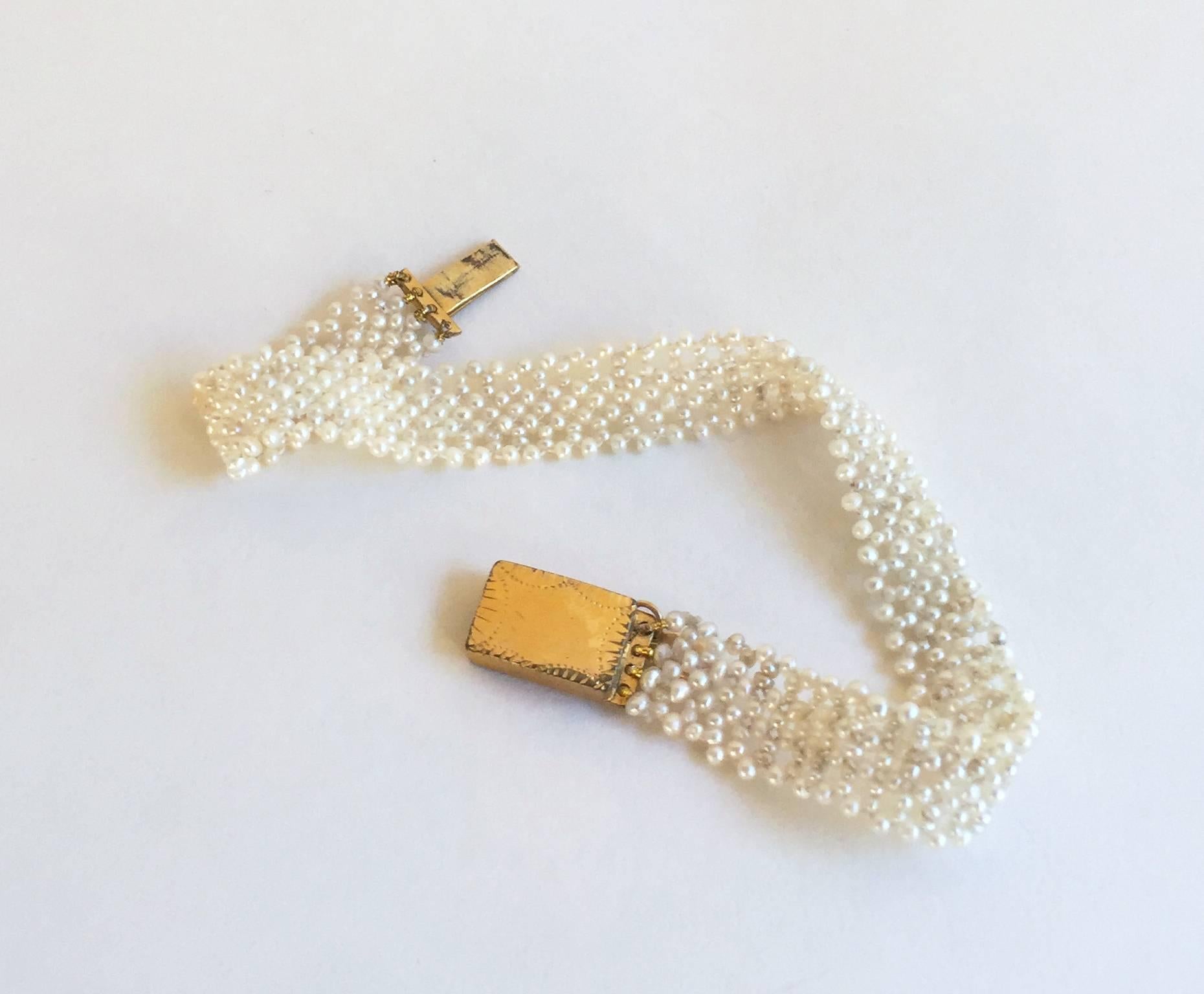 Marina J Woven Seed Pearl Bracelet with Vintage Gold clasp In Excellent Condition For Sale In Los Angeles, CA