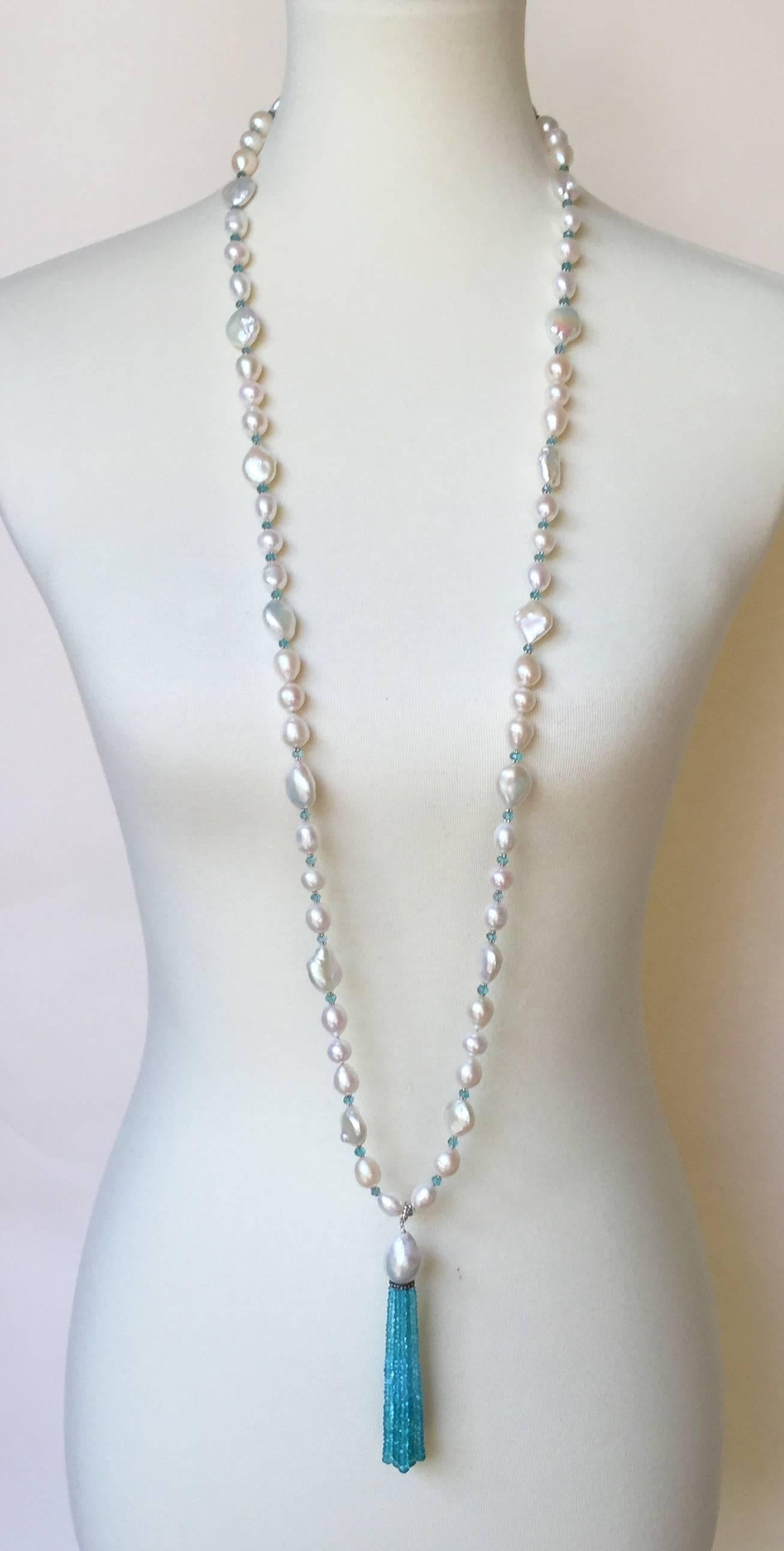  Marina J has carefully crafted the composition of these baroque pearls to create a pattern based on the shape and size of each pearl, adding a nuanced elegance to the necklace. To highlight the lushness of the pearls, blue topaz faceted beads and