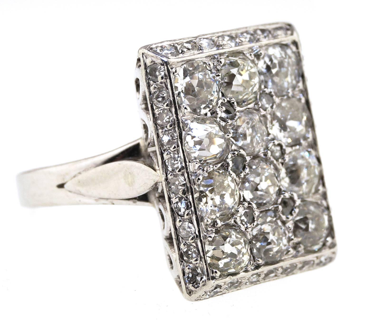 Stunning 1925 art deco French diamond  ring  featuring 12 diamonds for a total weight of 3cts. 
This fine Platinum ring has diamonds ring  weighs 5.74dwt.