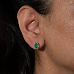 Pendientes de esmeraldas de Zambia de 1,8 quilates con detalles de diamantes, en oro macizo de 14 quilates, 7 x 5 mm
