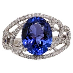 Anillo de tanzanita de 5,4 ct con diamantes extraídos de la tierra en oro blanco macizo de 14 quilates
