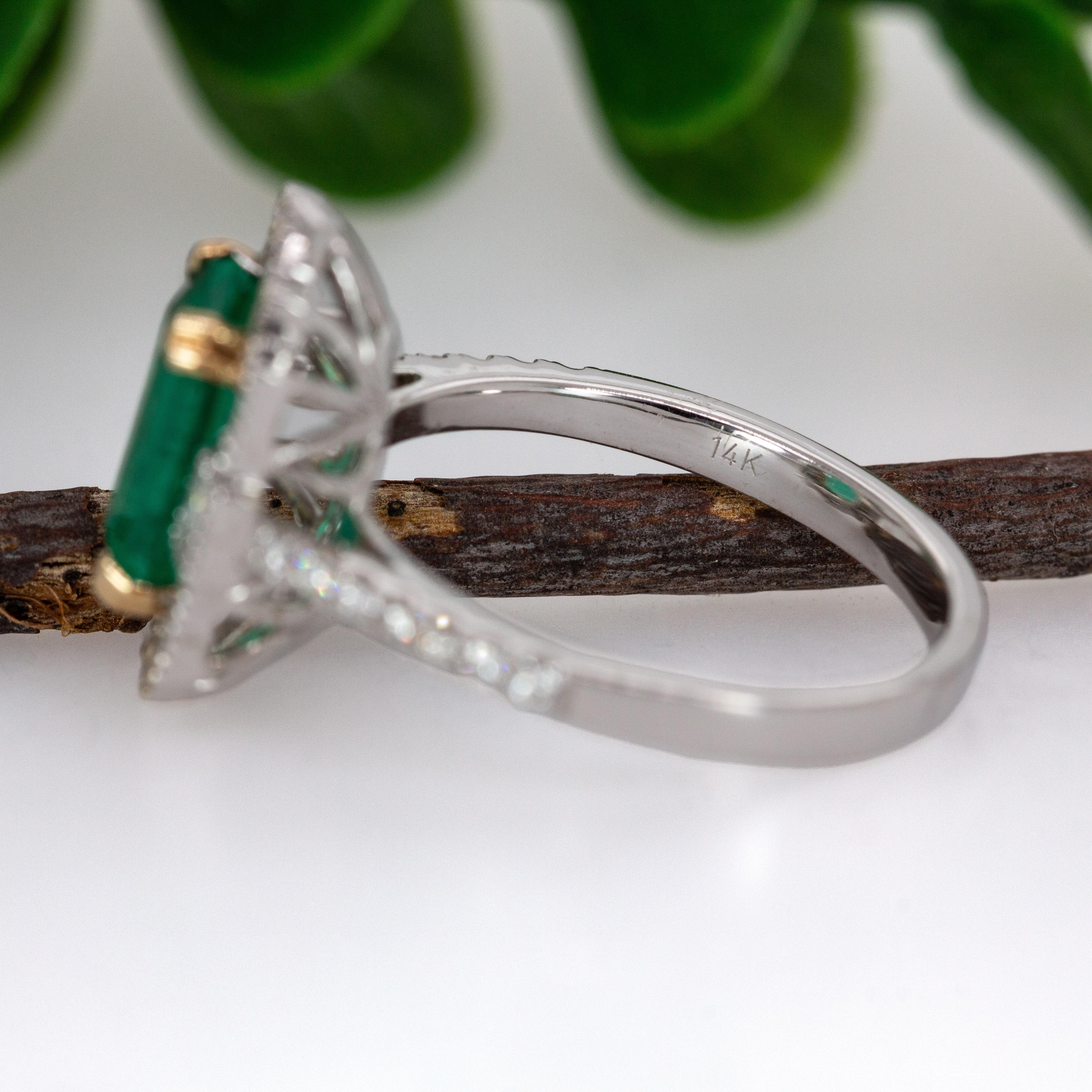 1,8 Karat kolumbianischer Smaragdring mit natürlichen Diamant-Akzenten aus 14K Gold  EM 9x6mm im Angebot 1