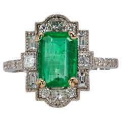 1,8 Karat kolumbianischer Smaragdring mit natürlichen Diamant-Akzenten aus 14K Gold  EM 9x6mm