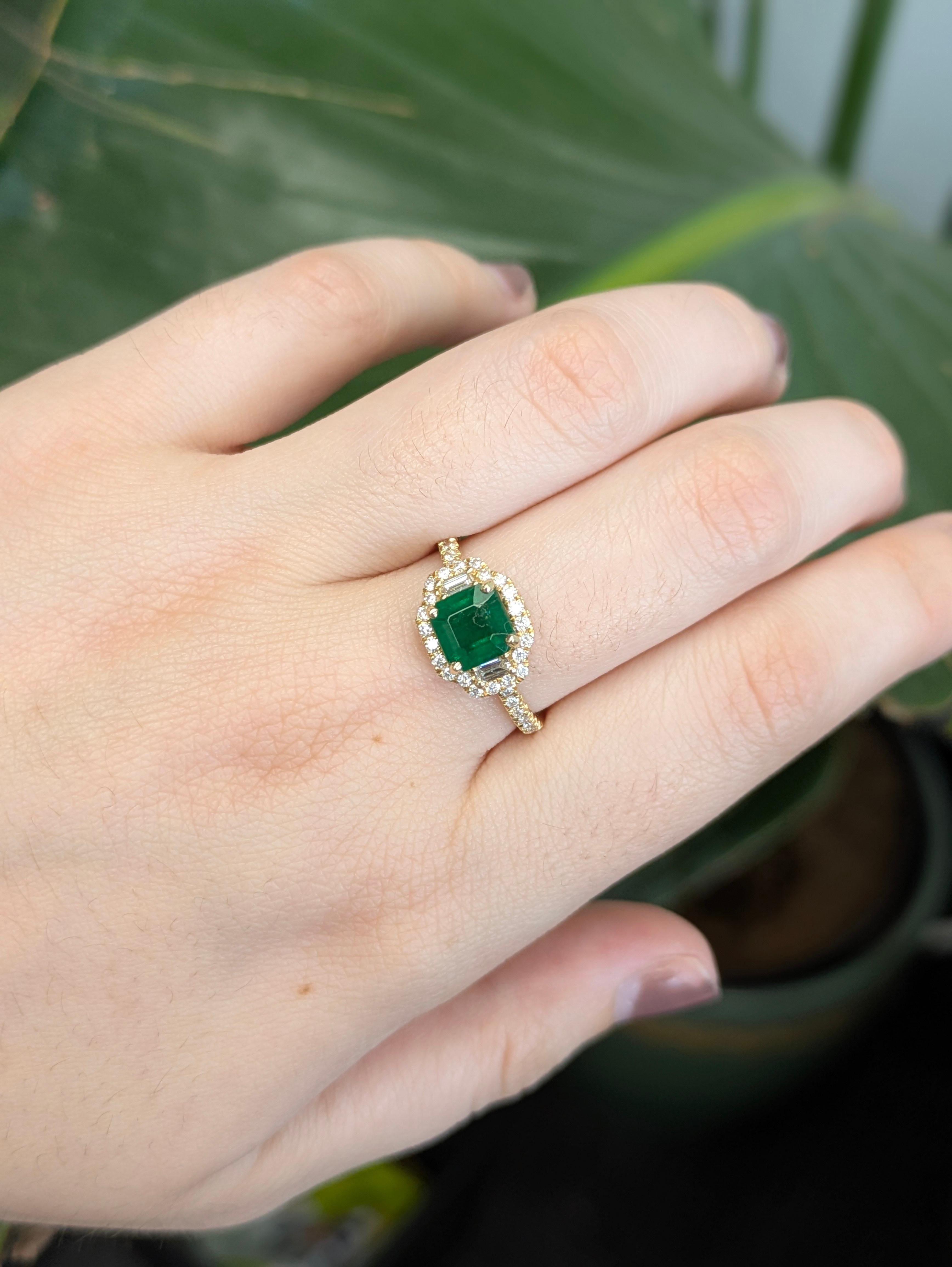 Ein eleganter Verlobungsring mit einem schillernden Diamanten im Smaragdschliff von 1,28 Karat, eingefasst in ein klassisches Band aus 14 Karat Gelbgold. Der 6,5 mm große Mittelstein besticht durch seine klaren, sauberen Linien und seine