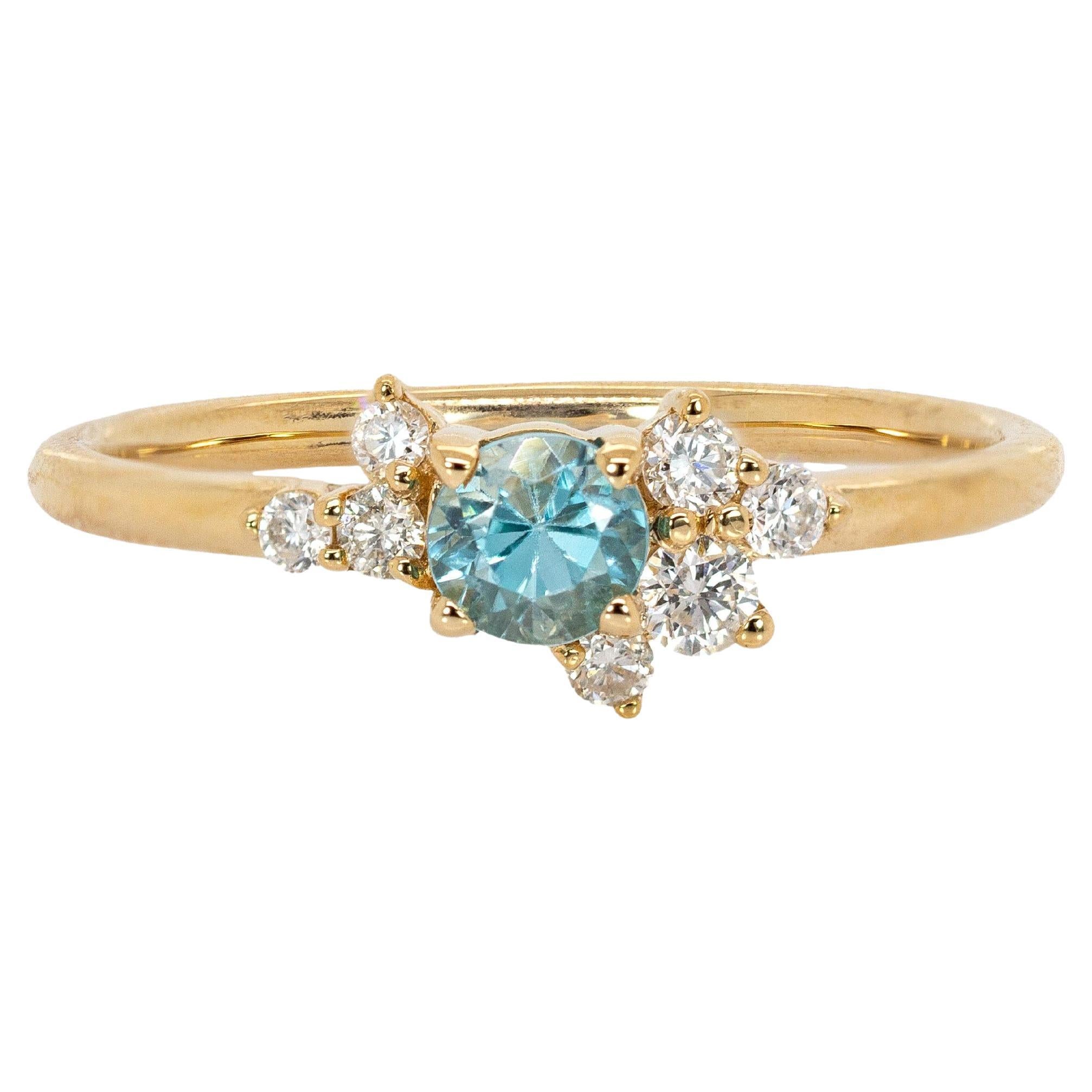 Bague en or 14 carats avec zircon bleu du Cambodge et accents en diamant de la Terre  RD 4mm