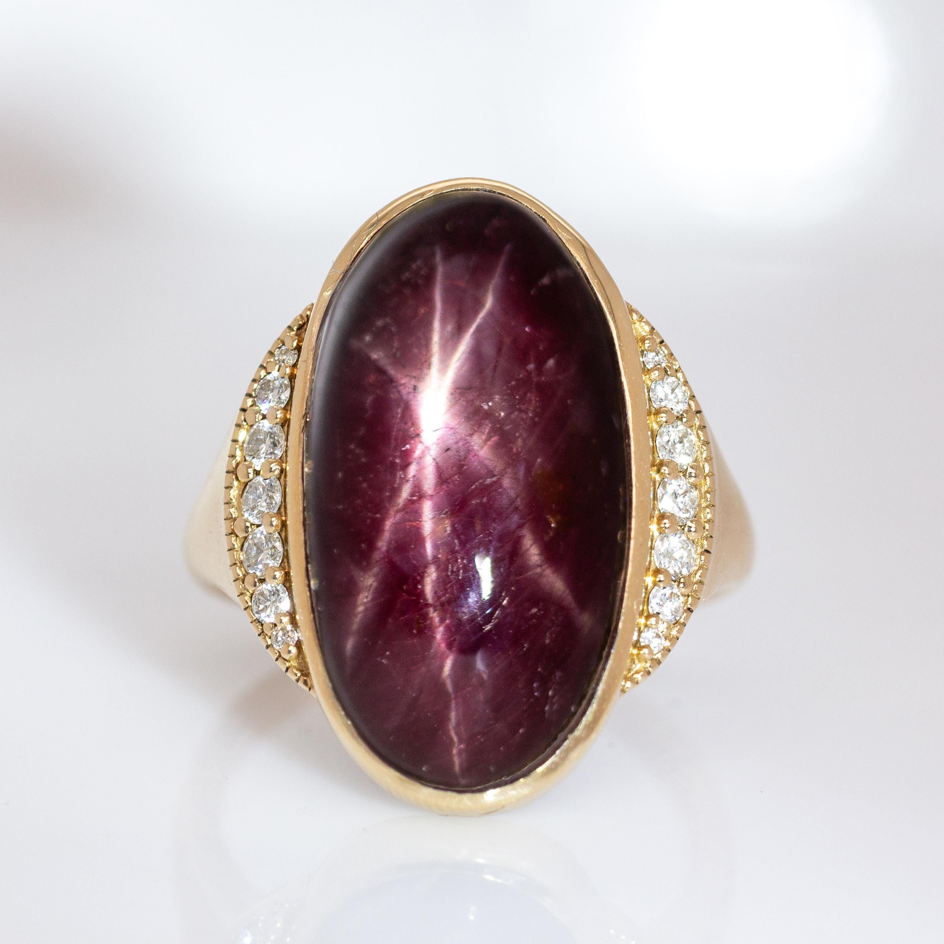 23cts Madagaskar Star Ruby Ring w natürlichen Diamanten Akzente in massivem 14K Gold (Art déco) im Angebot