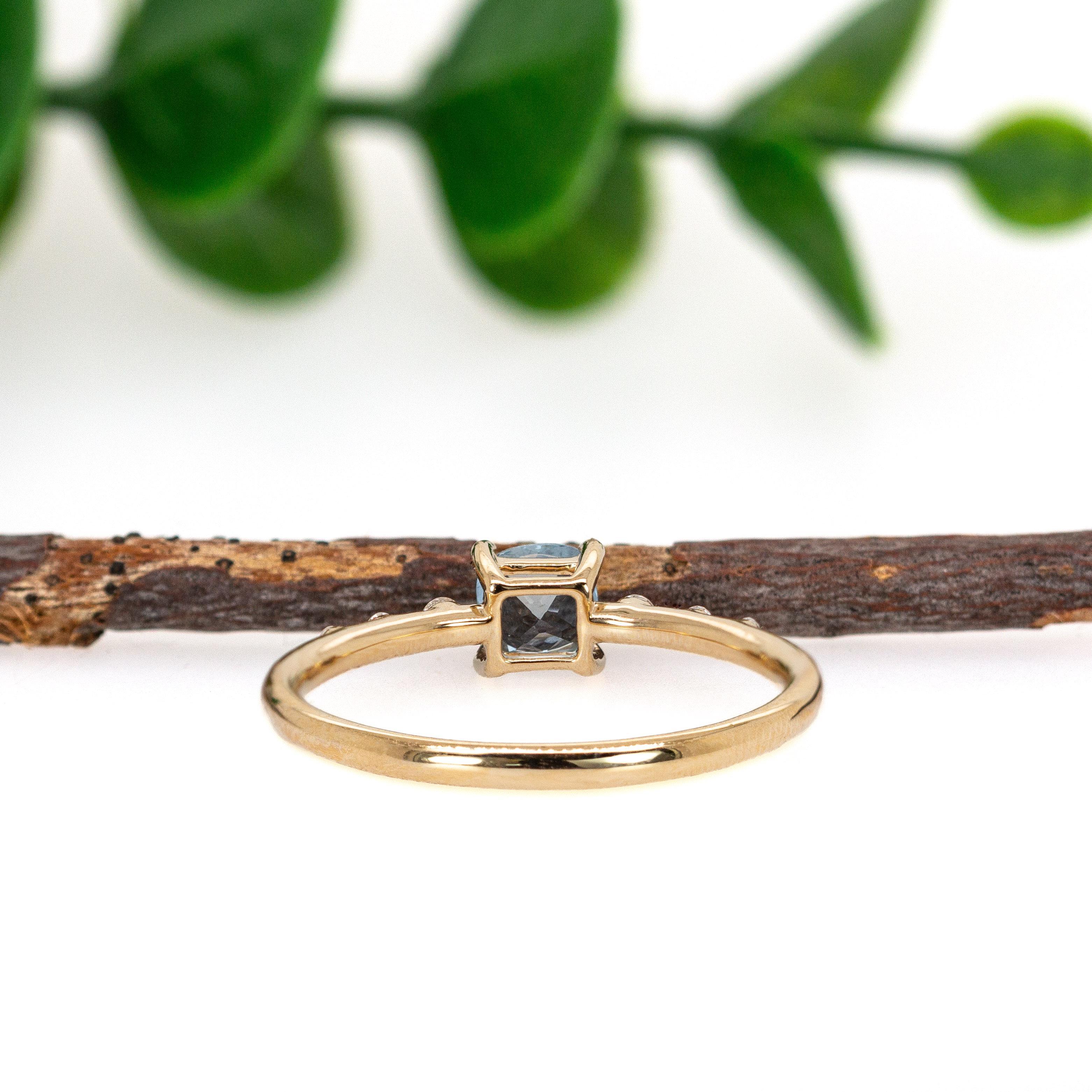 Brasilianischer Aquamarin-Ring mit natürlichen Diamant-Akzenten in massivem 14K Gold  RD 4mm im Angebot 1