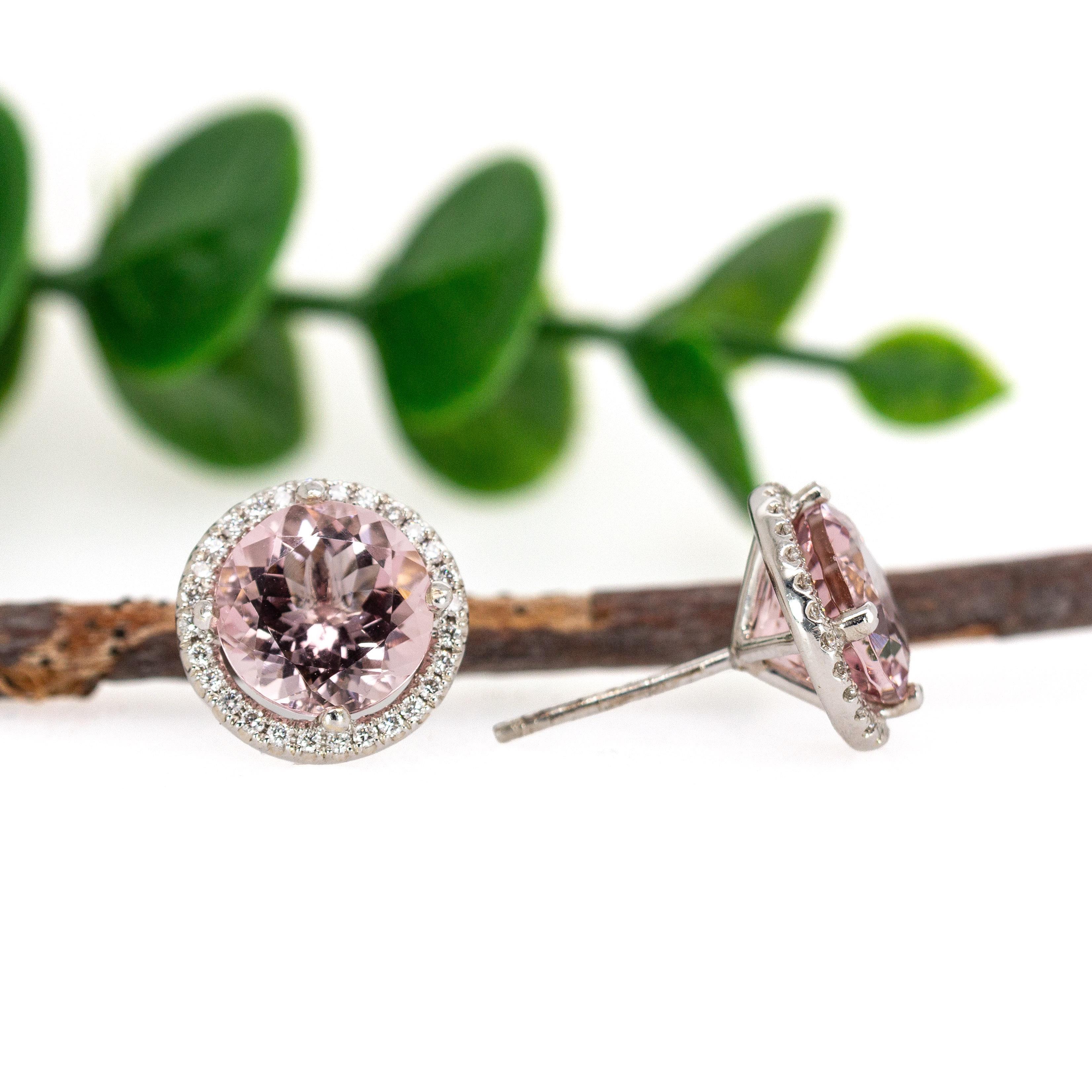 Orecchini in oro 14K con Morganite brasiliana e diamanti naturali a raggiera  Rotondo 8,5 mm In condizioni Nuovo in vendita a Columbus, OH