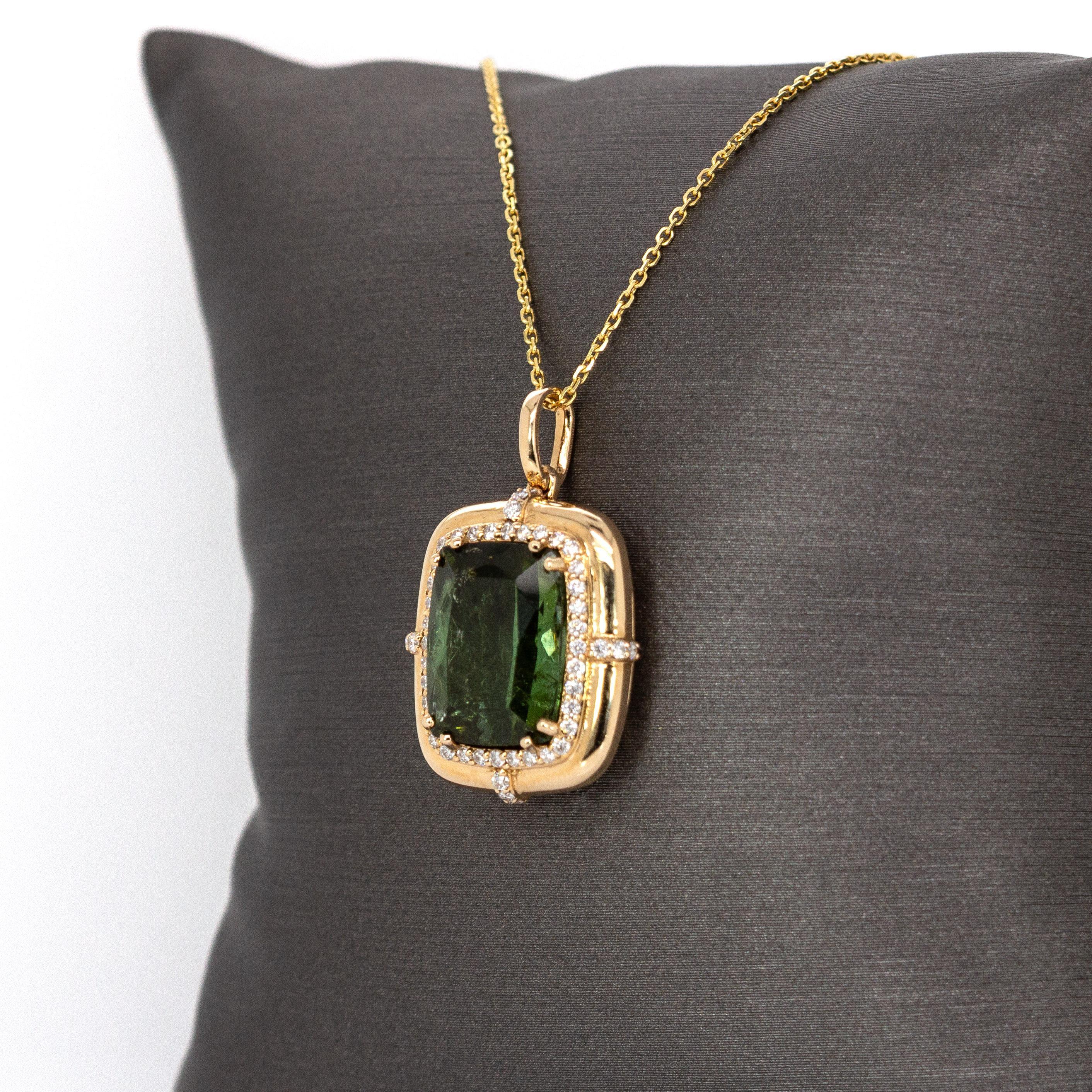 Art déco Pendentif 5,6cts Tourmaline chromée avec halo en diamant naturel en or massif 14K en vente