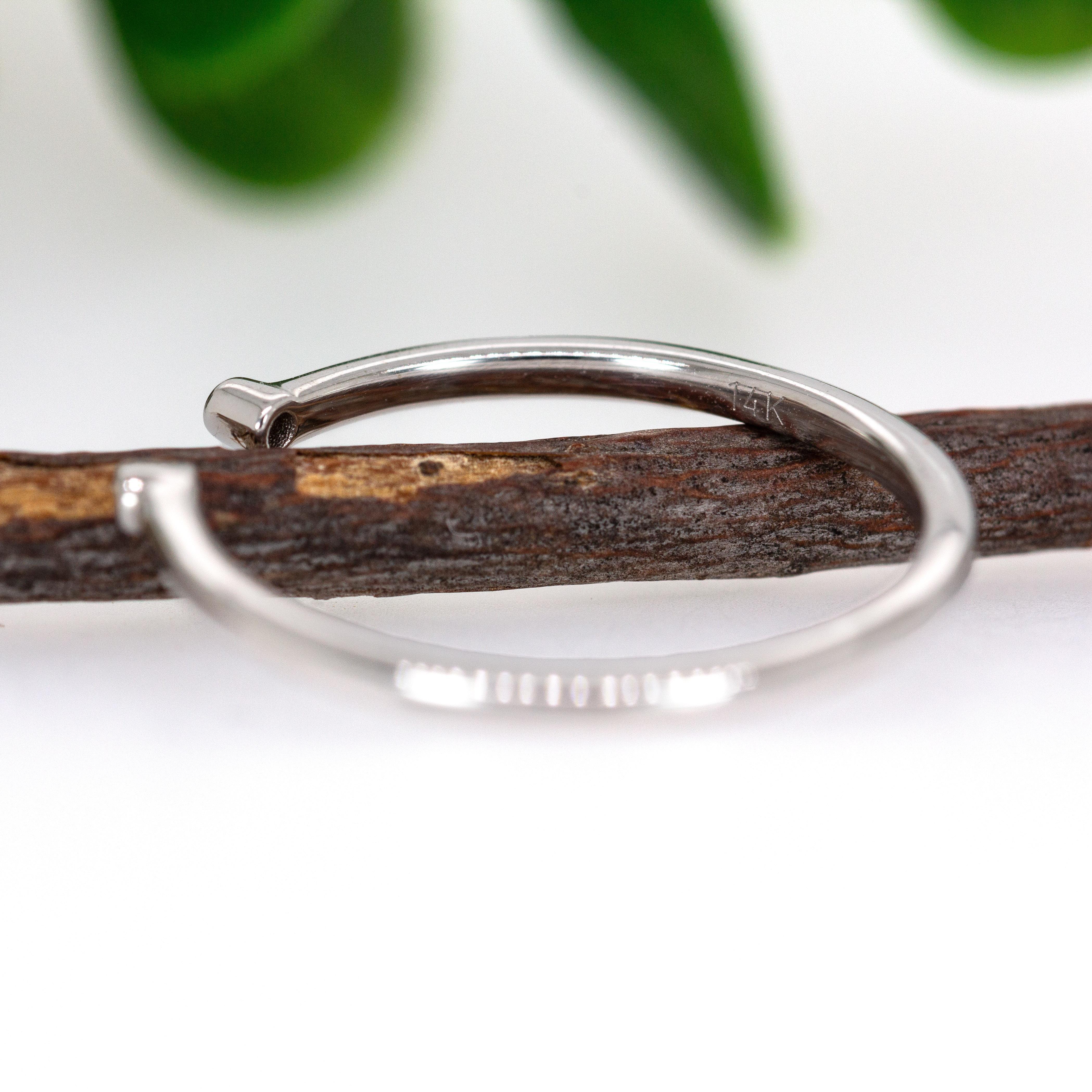 Donna Fascia aperta in oro bianco 14K con accenti di diamanti Nature  Anello impilabile in vendita