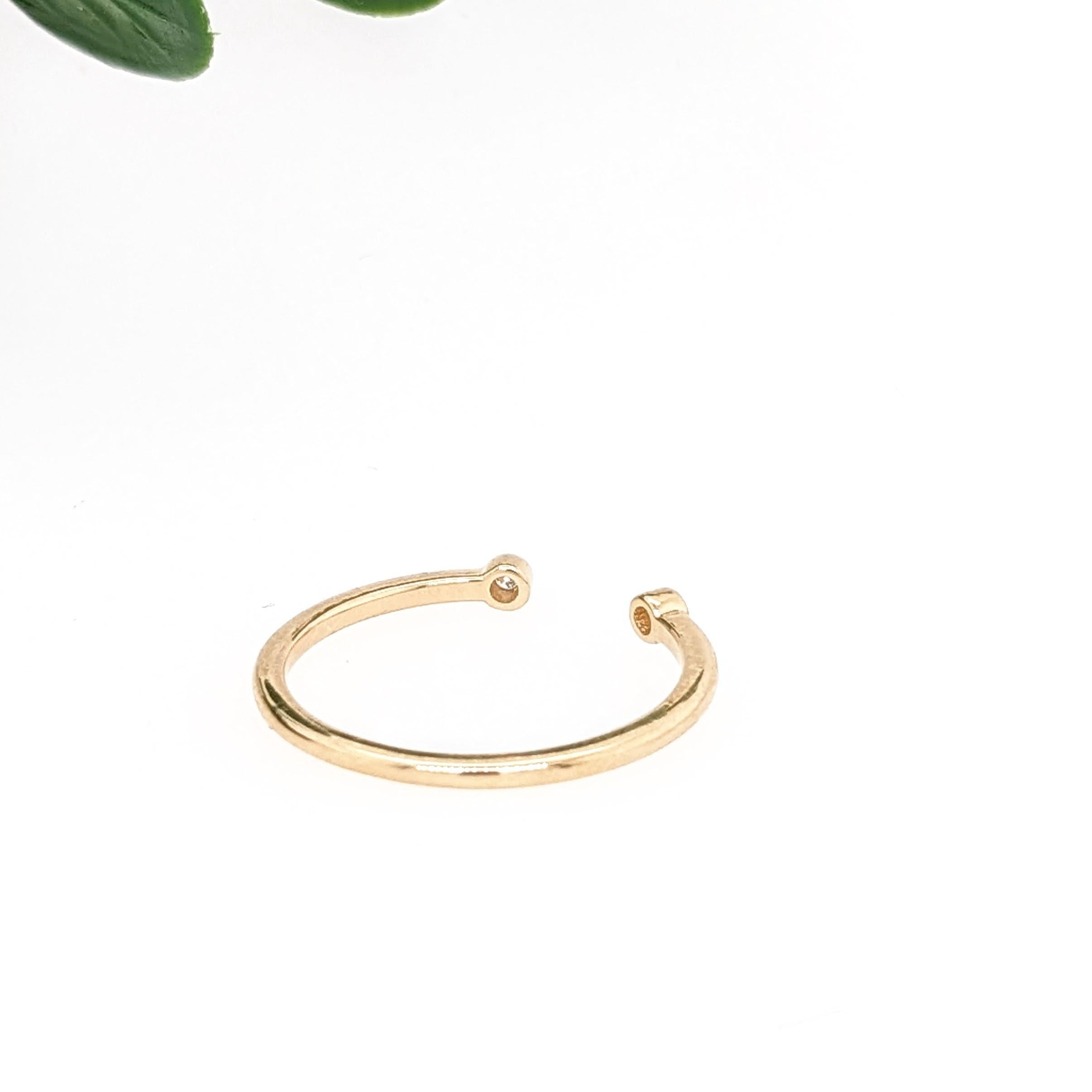 Taglio rotondo Fascia aperta con diamante naturale in oro giallo 14K  Anello impilabile in vendita