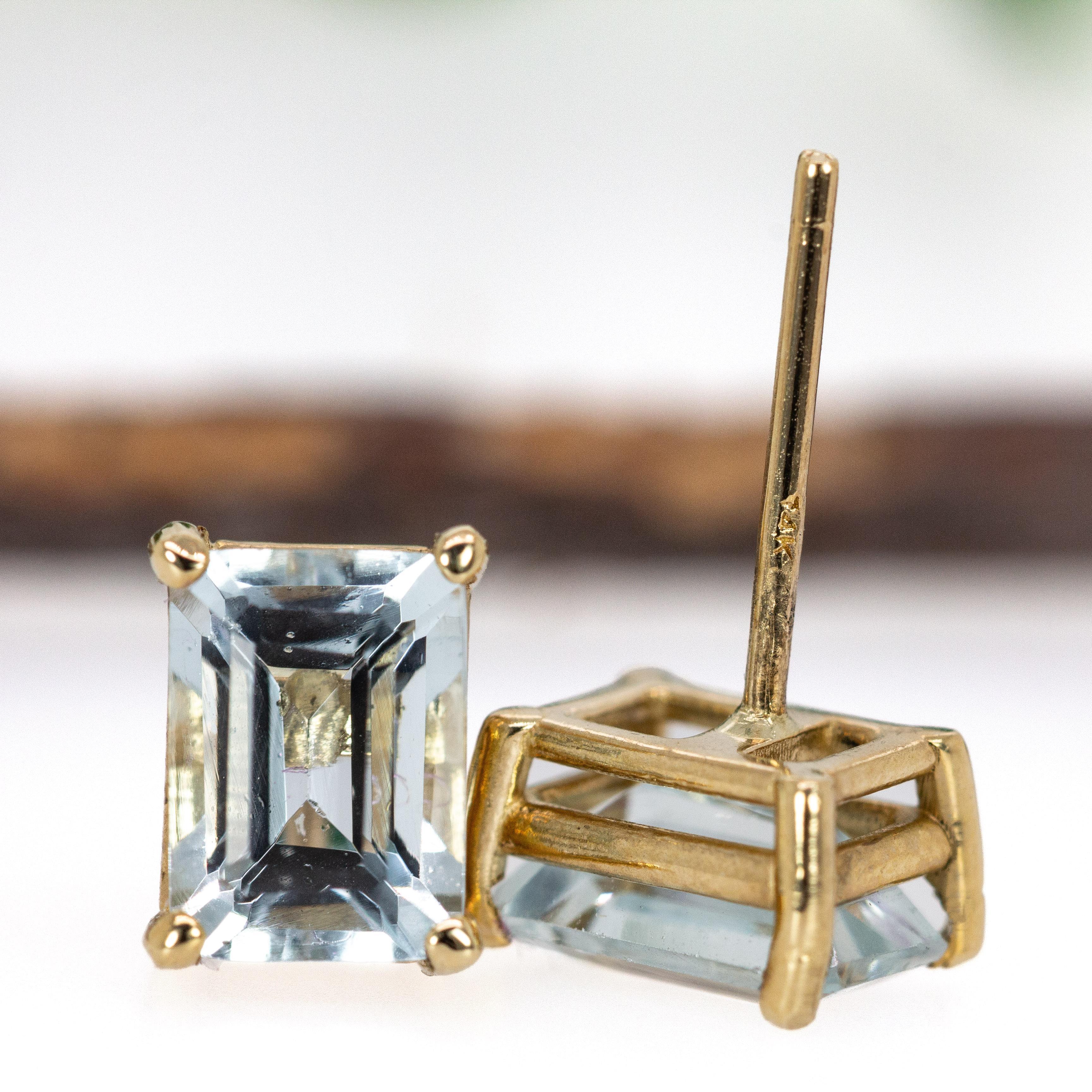 Borchie con acquamarina solitaria 7x5 mm in oro massiccio 14K in vendita 1