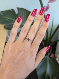 Ring mit rotem Spinell und Diamanten aus konventionellem Abbau: Massives 14-karätiges Gold, rund, 5 mm
