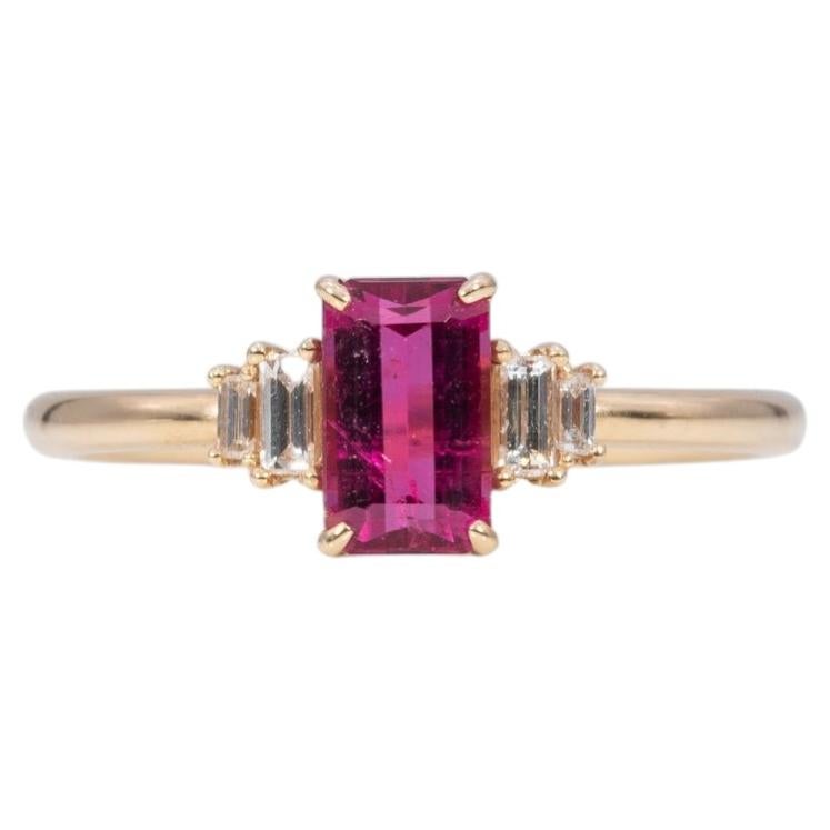 Bague en tourmaline rose rehaussée de diamants extraits de mines terrestres : or massif 14 carats, 7 x 4 mm