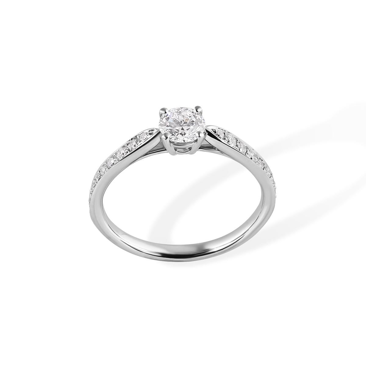 TIFFANY & Co. Anello di fidanzamento Harmony in platino con diamante centrale da 0,39 carati 5,75

Metallo: Platino
Dimensione: 5.75
Diamante centrale: diamante tondo brillante, peso totale 0,39 carati, colore F, purezza VVS1
Diamanti laterali: 18