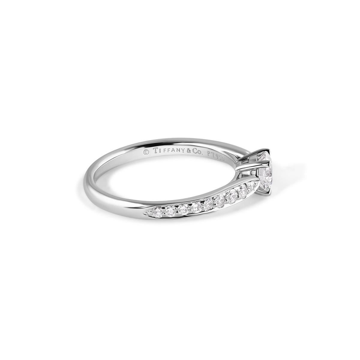 TIFFANY & Co. Anello di fidanzamento Harmony in platino con diamante centrale da 0,39 carati 5,75 In condizioni ottime in vendita a Los Angeles, CA