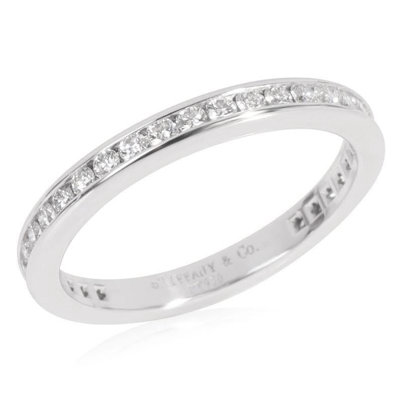 TIFFANY & Co. Anello in platino da 2 mm con diamante a cerchio intero 5

Metallo: Platino
Dimensione: 5
Larghezza della banda: 2 mm
Diamanti: diamanti tondi taglio brillante, peso totale 42 carati 
Marchio di garanzia: ©TIFFANY&CO. PT950
Prezzo