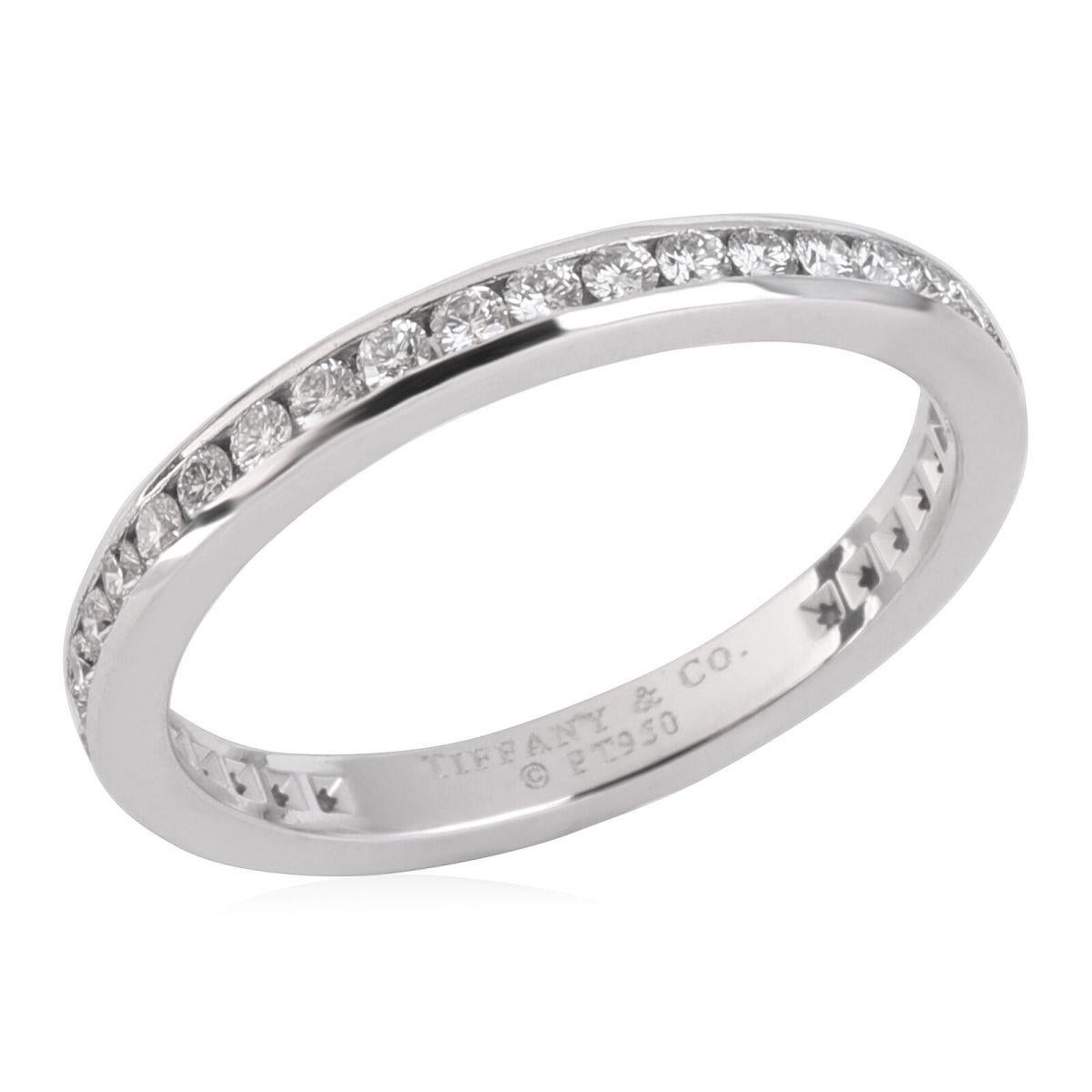 TIFFANY & Co. Anneau de mariage en platine 2mm avec diamant en forme de cercle complet 5

Métal : Platine
Taille : 5
Largeur de la bande : 2mm
Diamant : diamants ronds de taille brillant, poids total en carats de 42. 
Poinçon : TIFFANY&CO.