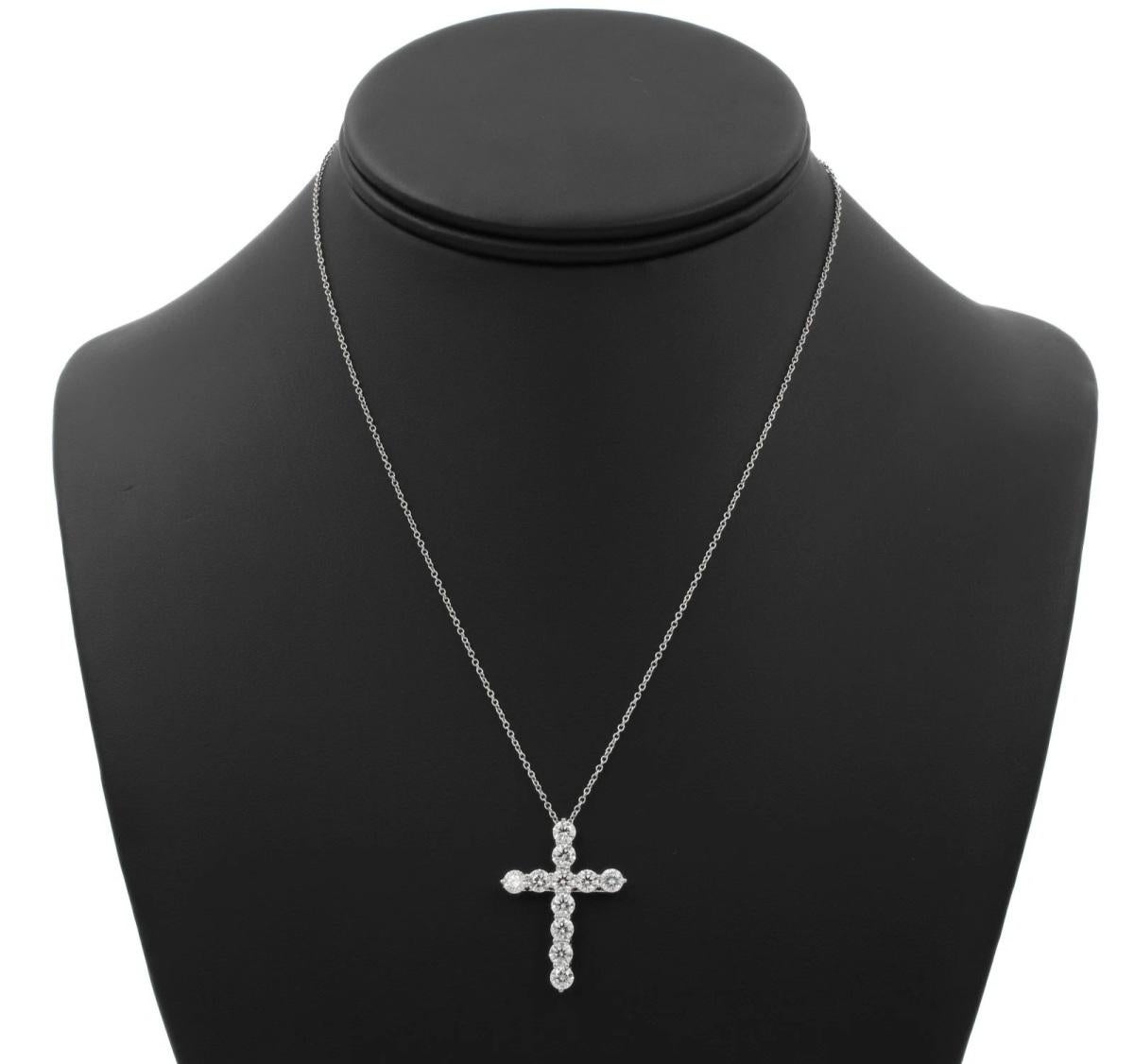 TIFFANY & Co. Collier en platine avec pendentif croix en diamant de 1,71ct Large Excellent état - En vente à Los Angeles, CA