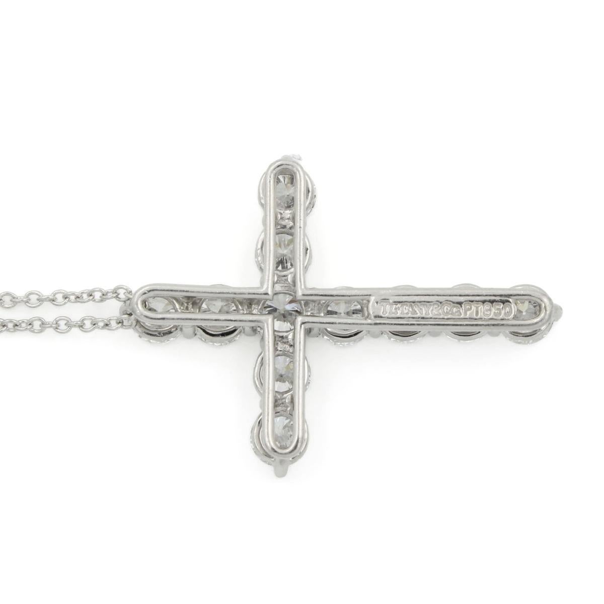 TIFFANY & Co. Collier en platine avec pendentif croix en diamant de 1,71ct Large en vente 4