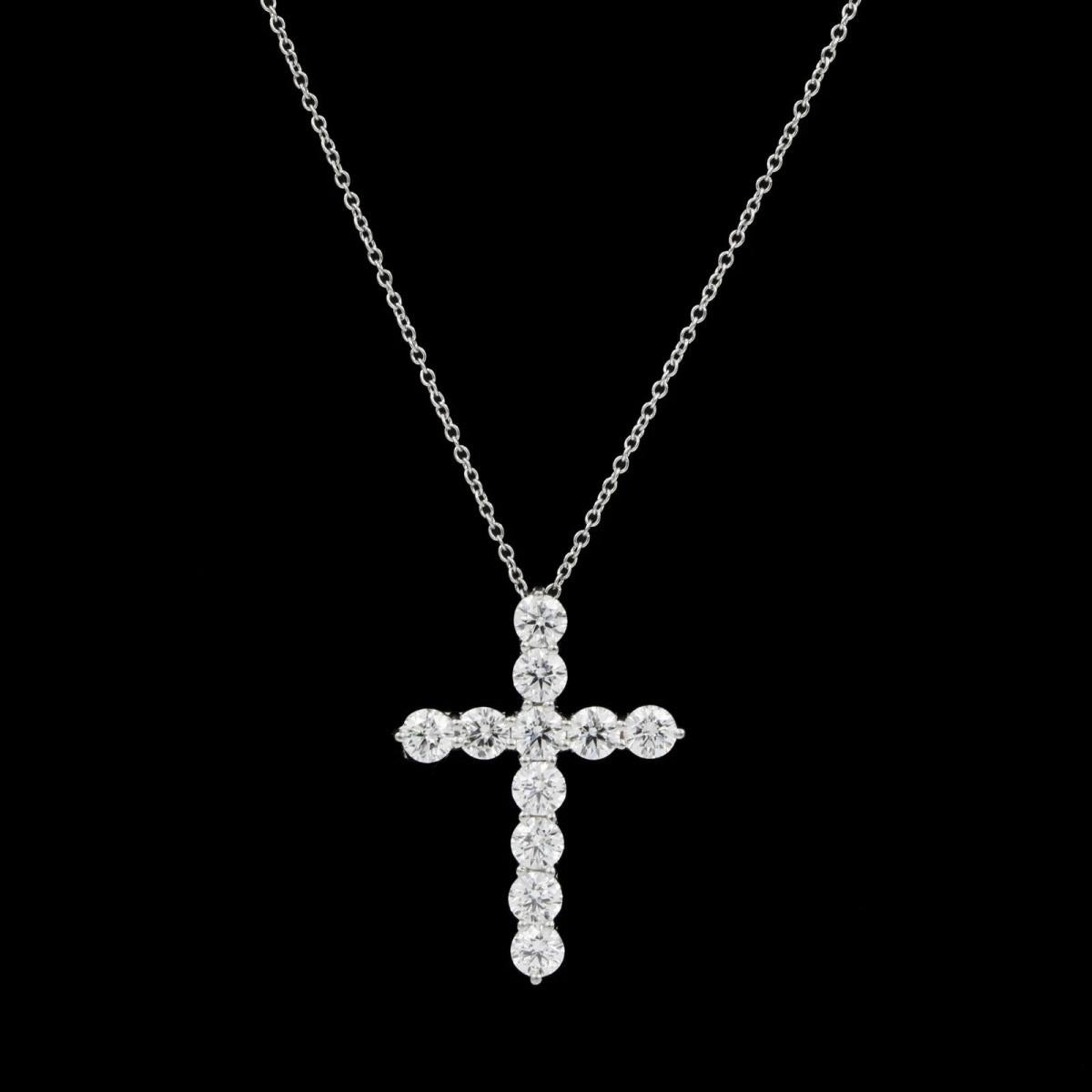 Taille ronde TIFFANY & Co. Collier en platine avec pendentif croix en diamant de 1,71ct Large en vente