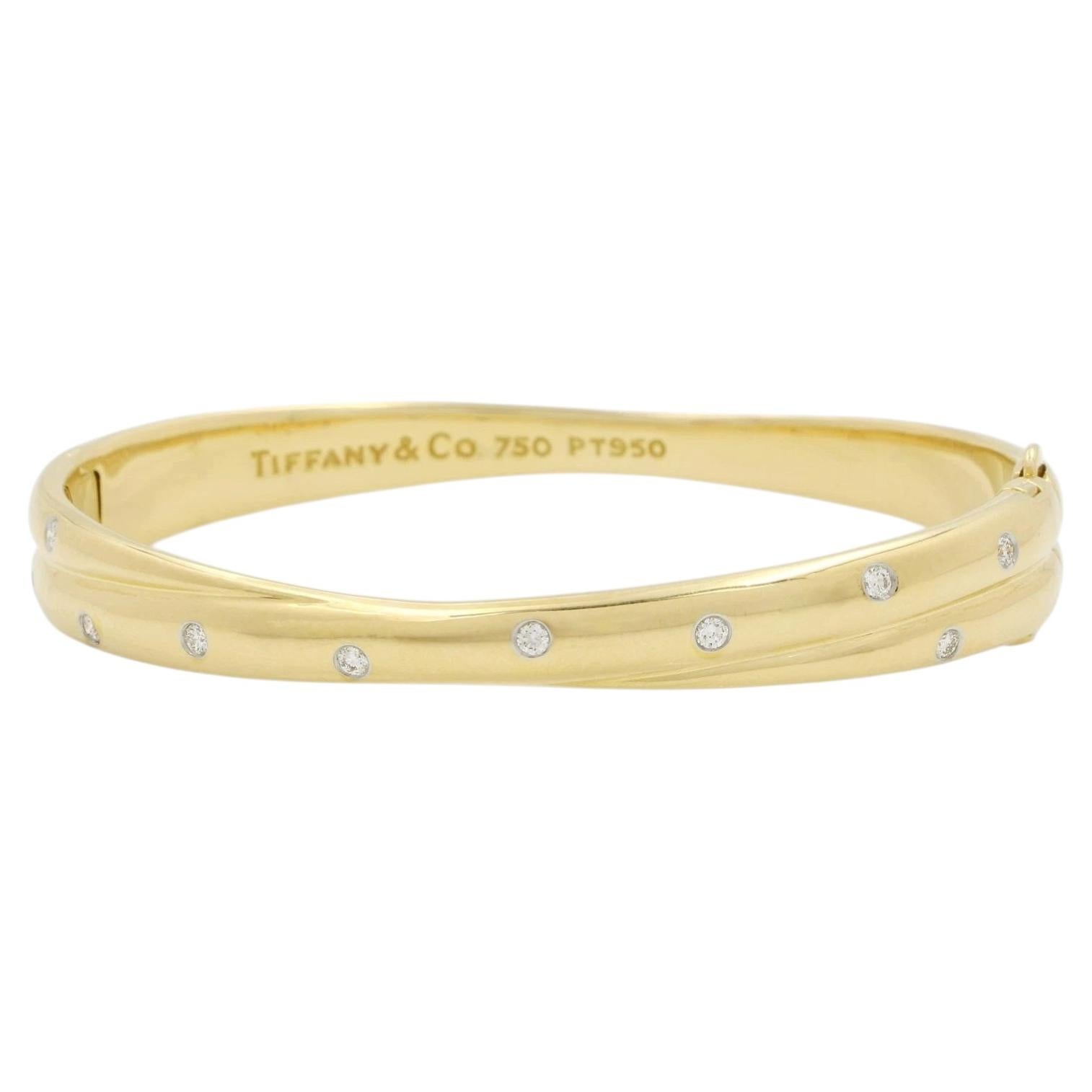 What is a statement bracelet?