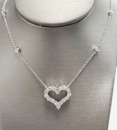 TIFFANY & Co. Collar con colgante de corazón de platino y diamantes, que se vende por yardas