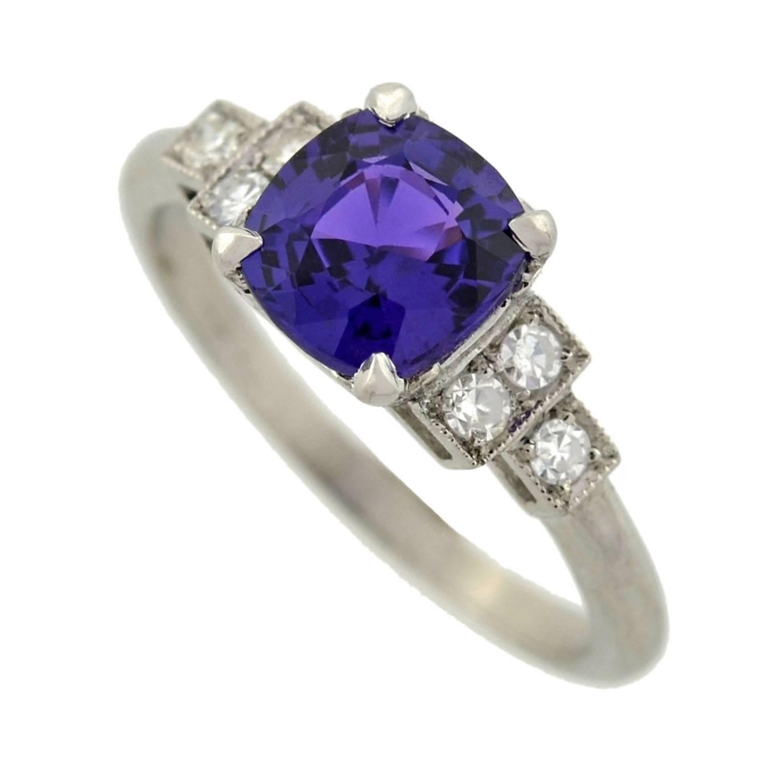 Women's or Men's  Natural Color Changing 1.65 Carat Sapphire Diamond Platinum Ring 