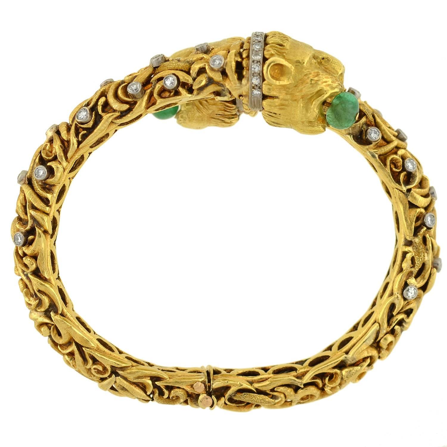 1960s Zolotas Emerald Diamond Gold Lion Bracelet In Excellent Condition In Narberth, PA