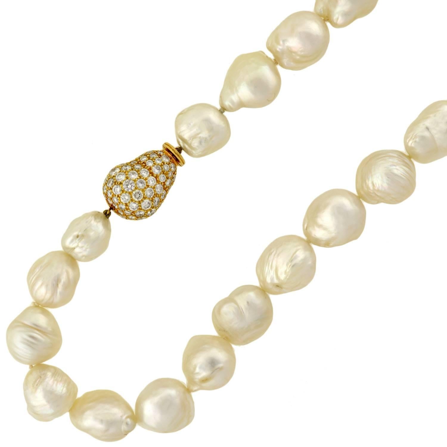 A classically beautiful Estate pearl necklace! This wonderful and feminine piece features a single strand of 27 Baroque pearls, which have an iridescent, creamy white color and wonderful luster. All of the pearls vary in shape and slightly in size