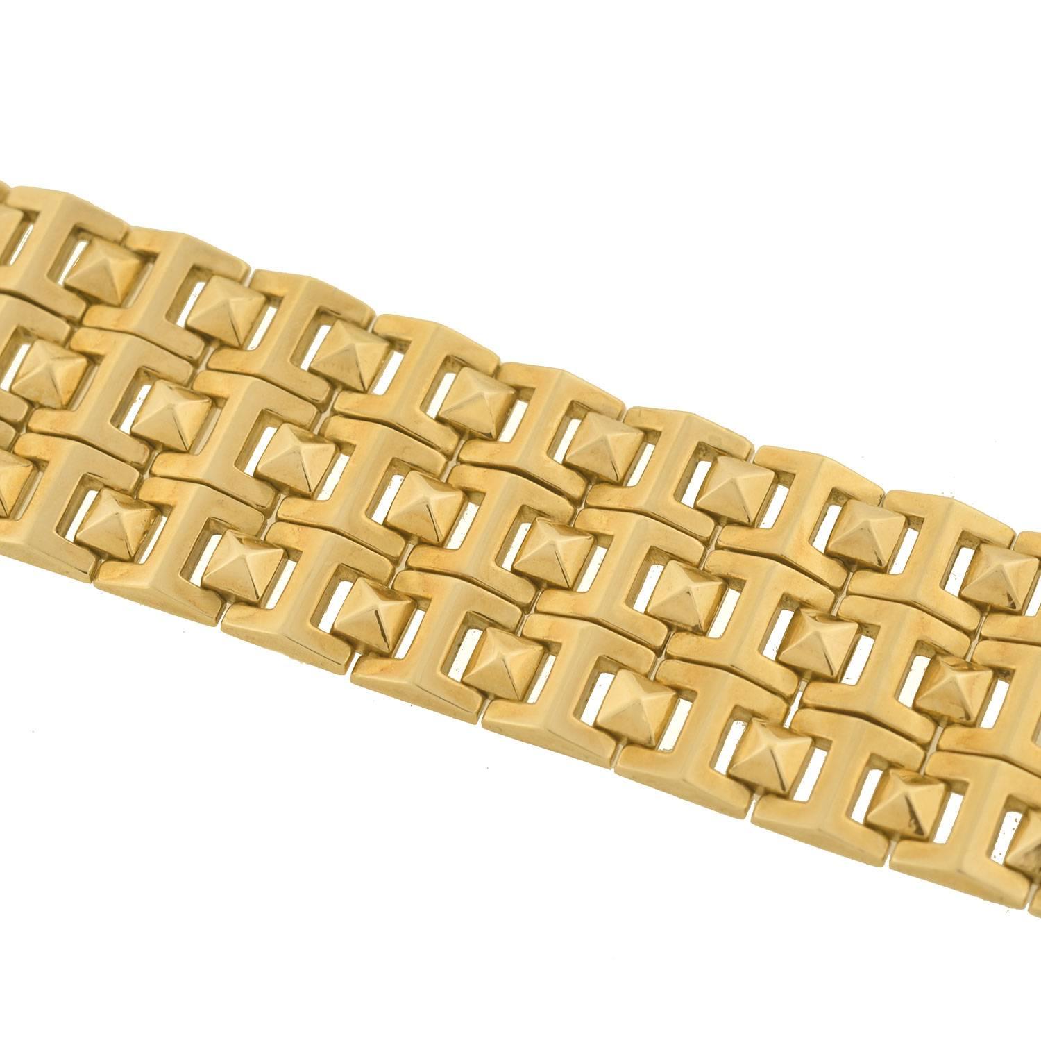 Contemporain Bracelet contemporain à maillons pyramidaux à clous en or large  en vente
