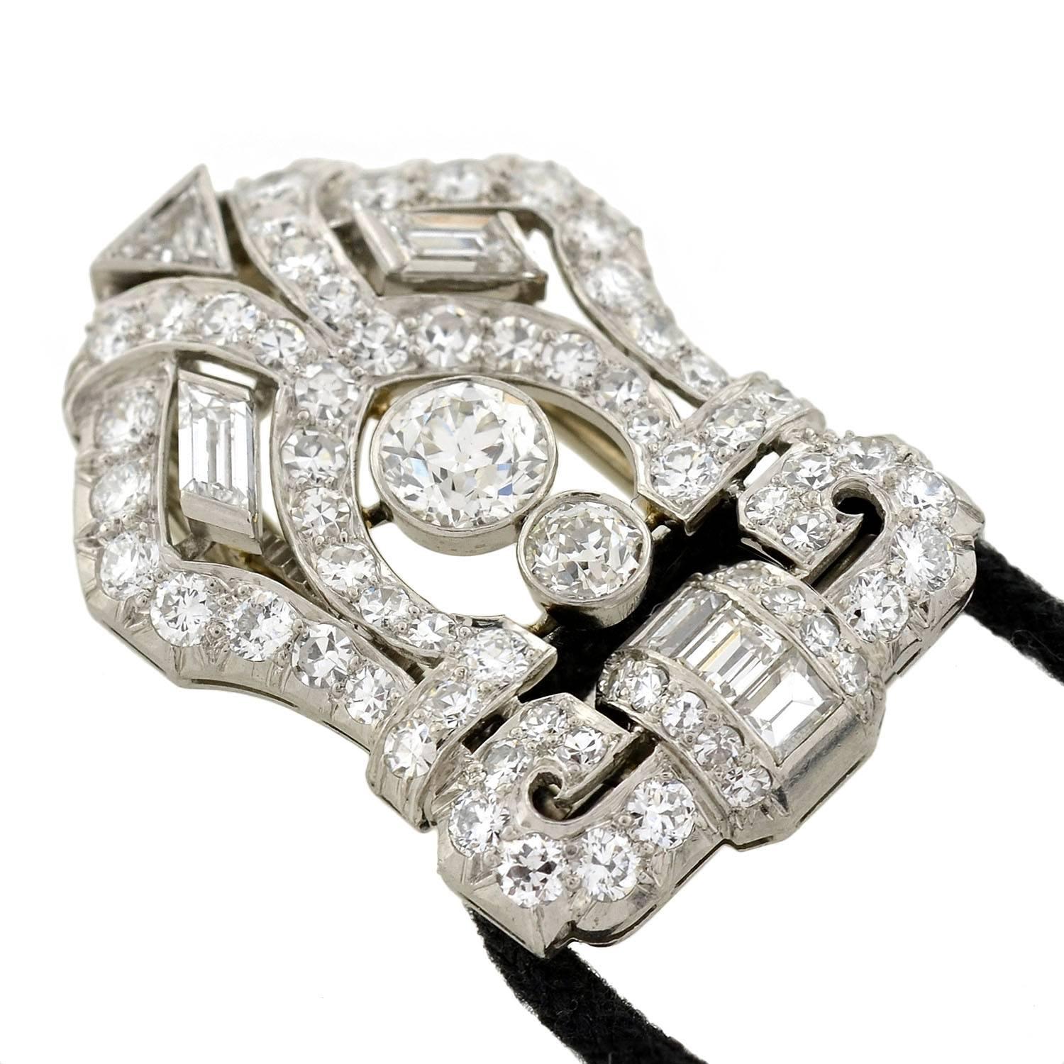 Women's Art Deco 2.30 Carats Diamonds Platinum Clip Necklace  For Sale