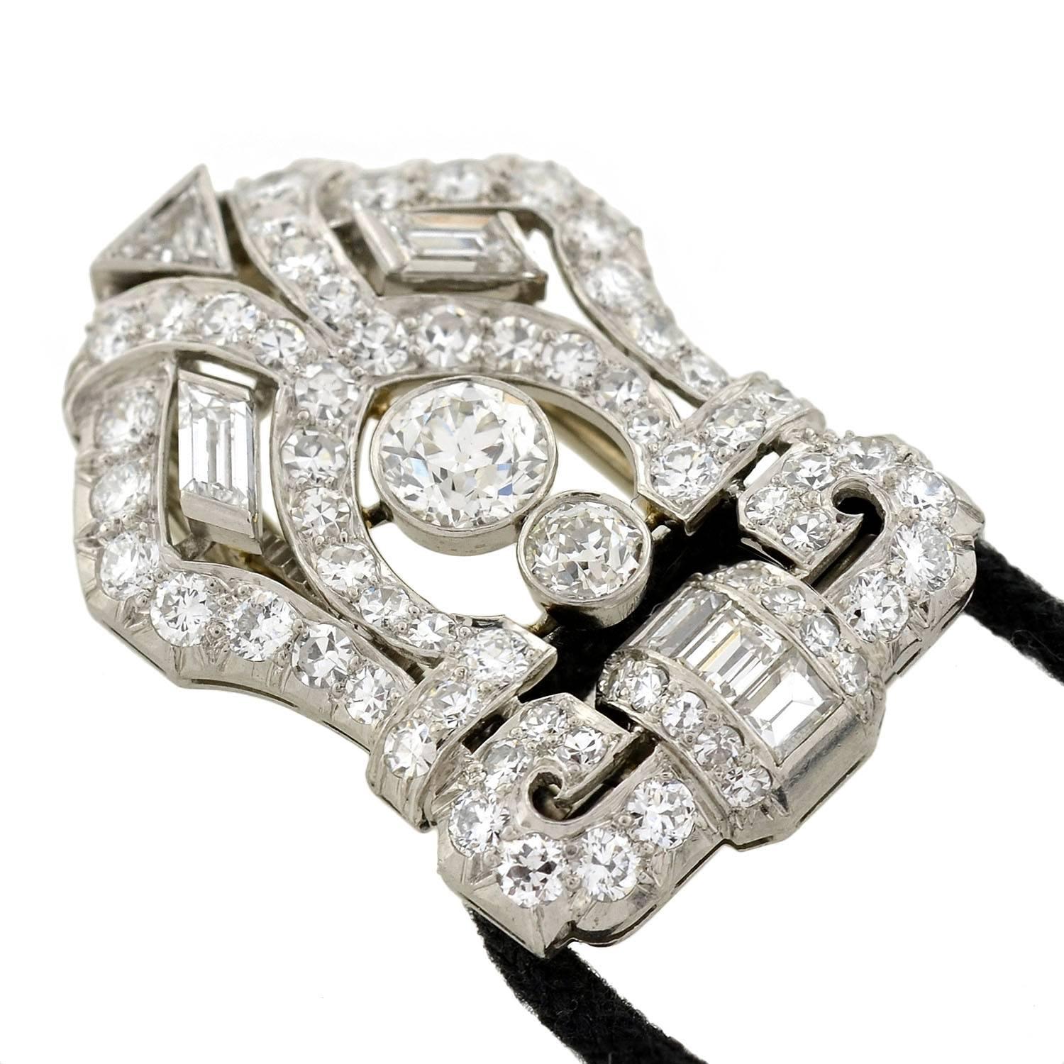 Art Deco 2.30 Carats Diamonds Platinum Clip Necklace In Excellent Condition For Sale In Narberth, PA