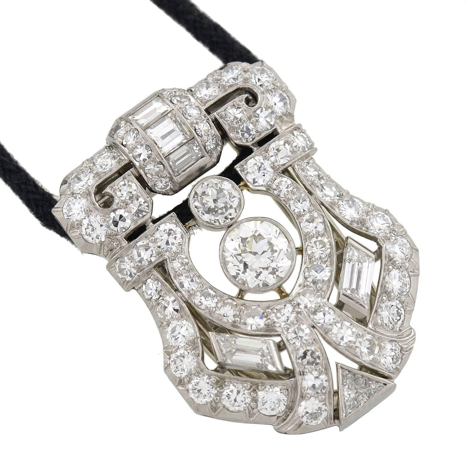Art Deco 2.30 Carats Diamonds Platinum Clip Necklace  In Excellent Condition For Sale In Narberth, PA