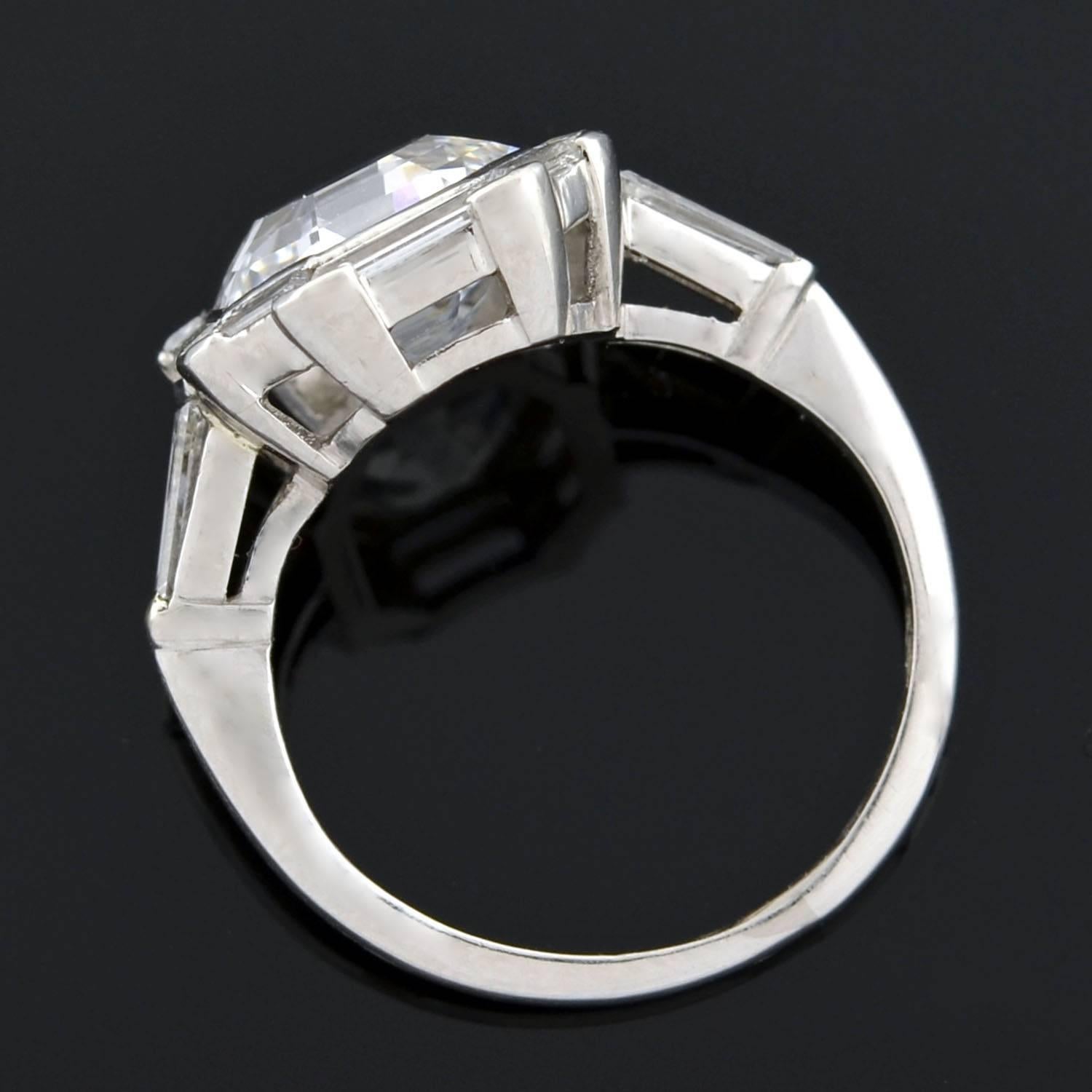 Art Deco 2::68 Karat GIA Cert Achteckiger Stufenschliff Diamant Platin Verlobungsring im Zustand „Hervorragend“ in Narberth, PA