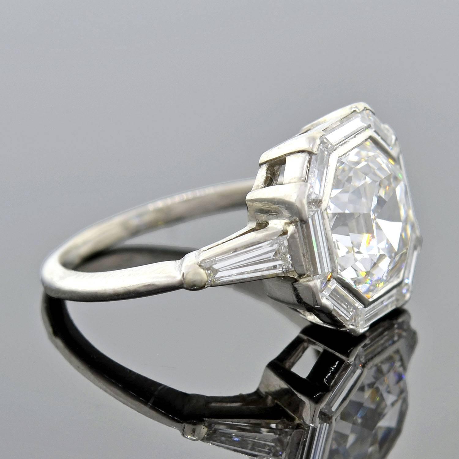 Art Deco 2::68 Karat GIA Cert Achteckiger Stufenschliff Diamant Platin Verlobungsring (Art déco)