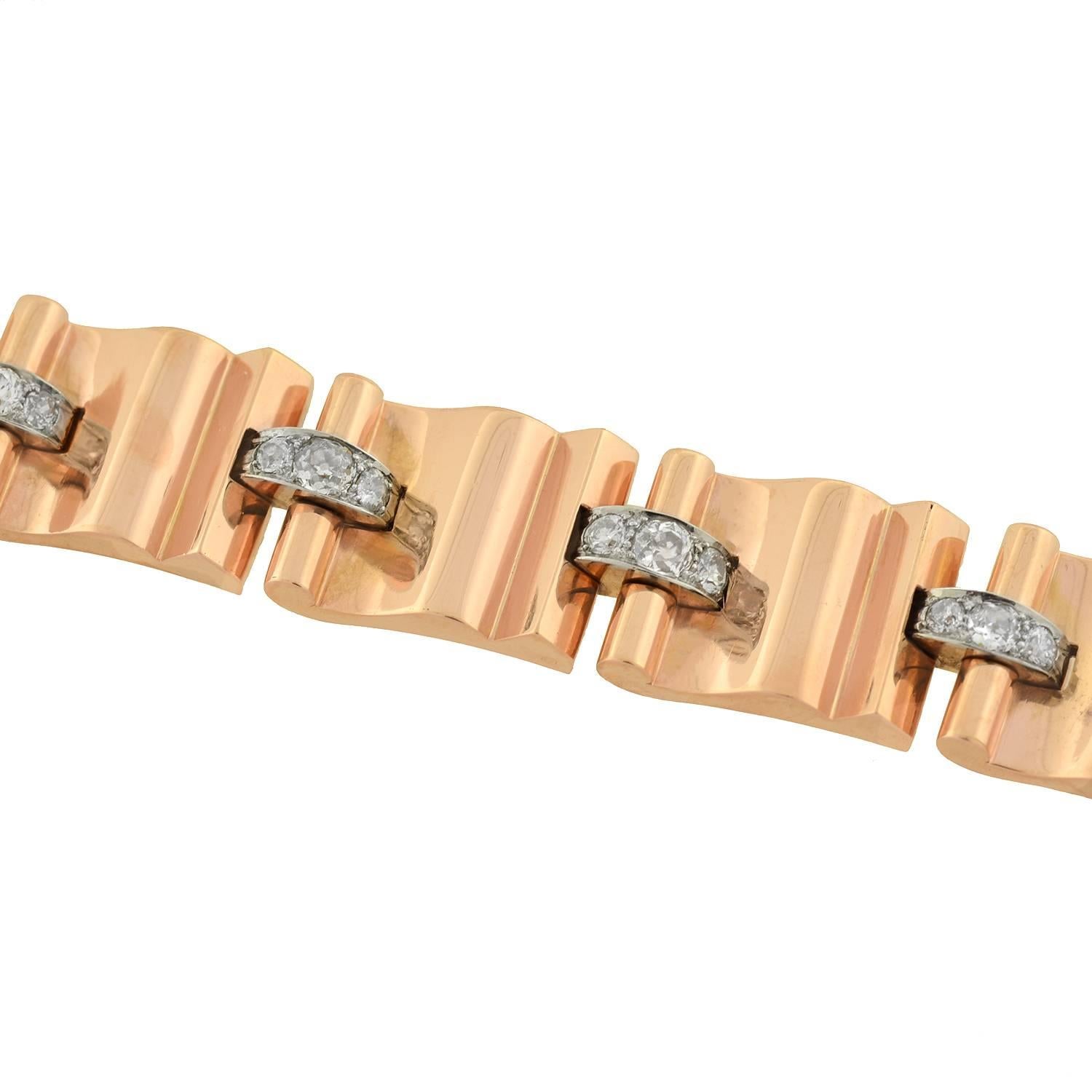 Rétro Bracelet rétro en or à maillons lourds orné de diamants en vente